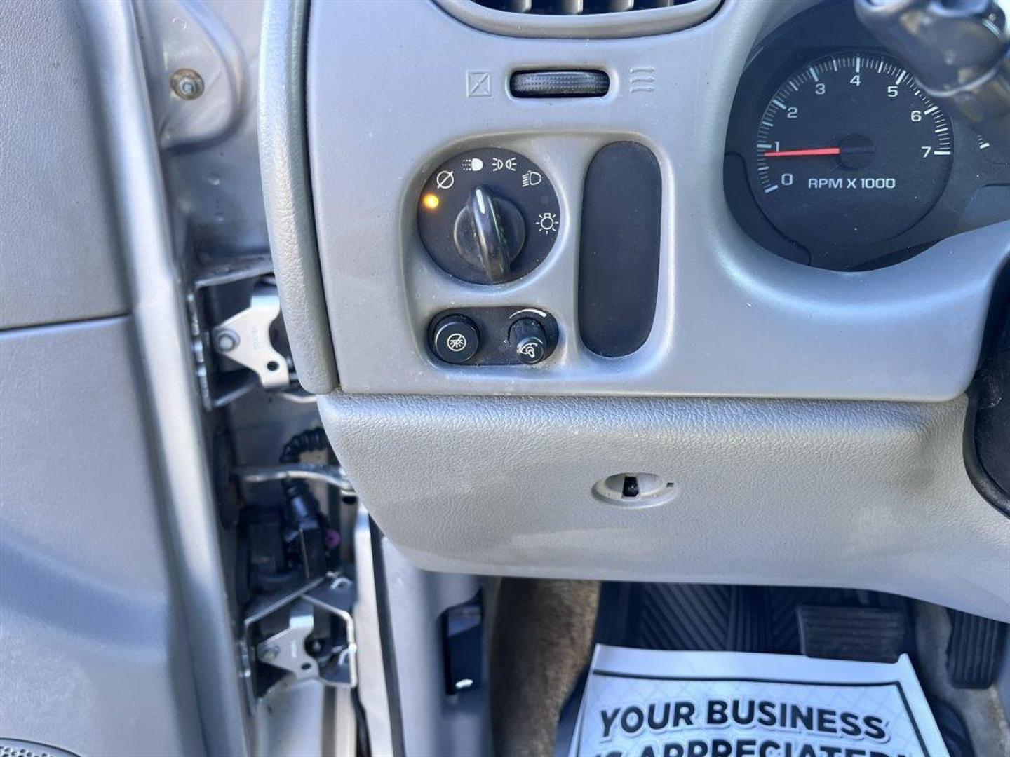 2006 Silver /Grey Chevrolet Trailblazer (1GNDS13S162) with an 4.2l I-6 MPI Dohc 4.2l engine, Automatic transmission, located at 745 East Steele Rd., West Columbia, SC, 29170, (803) 755-9148, 33.927212, -81.148483 - Special Internet Price! 2006 Chevrolet Trailblazer LS with AM/FM stereo with CD player, Cruise control, Sunroof, Powered driver seat, Cloth interior, Rear air, Powered windows, Powered door locks, Plus more! - Photo#14