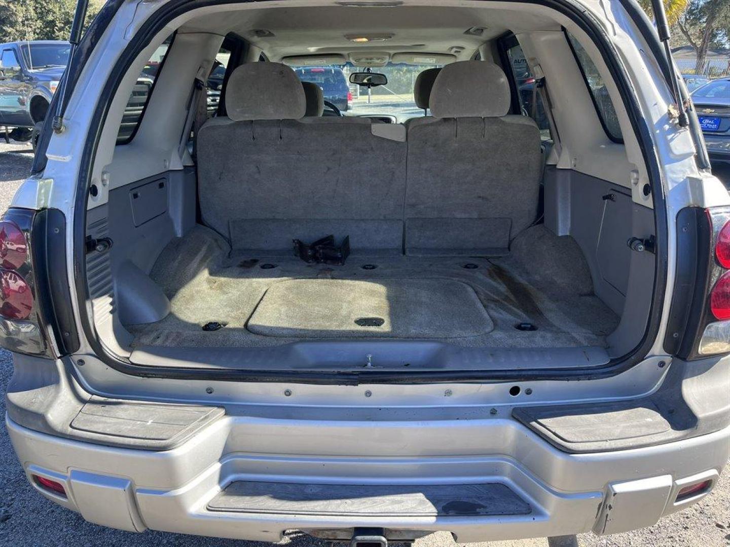 2006 Silver /Grey Chevrolet Trailblazer (1GNDS13S162) with an 4.2l I-6 MPI Dohc 4.2l engine, Automatic transmission, located at 745 East Steele Rd., West Columbia, SC, 29170, (803) 755-9148, 33.927212, -81.148483 - Special Internet Price! 2006 Chevrolet Trailblazer LS with AM/FM stereo with CD player, Cruise control, Sunroof, Powered driver seat, Cloth interior, Rear air, Powered windows, Powered door locks, Plus more! - Photo#27