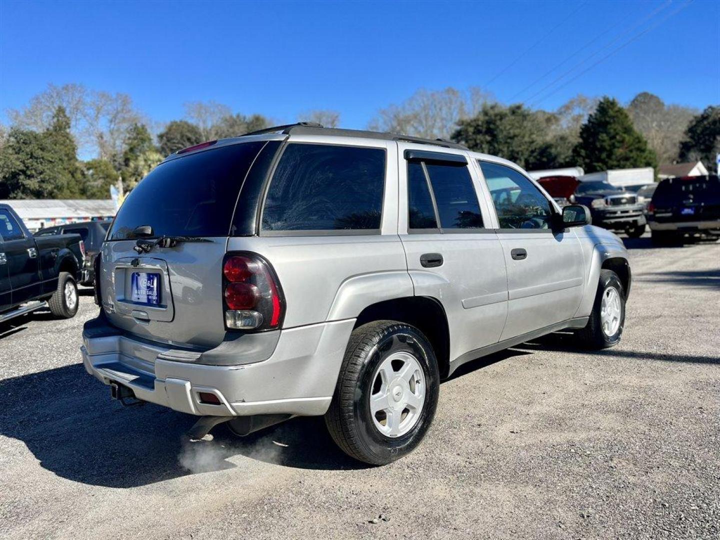 2006 Silver /Grey Chevrolet Trailblazer (1GNDS13S162) with an 4.2l I-6 MPI Dohc 4.2l engine, Automatic transmission, located at 745 East Steele Rd., West Columbia, SC, 29170, (803) 755-9148, 33.927212, -81.148483 - Special Internet Price! 2006 Chevrolet Trailblazer LS with AM/FM stereo with CD player, Cruise control, Sunroof, Powered driver seat, Cloth interior, Rear air, Powered windows, Powered door locks, Plus more! - Photo#2