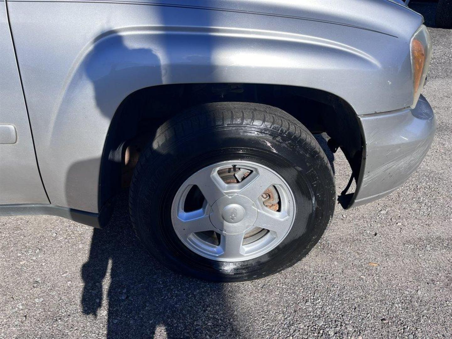 2006 Silver /Grey Chevrolet Trailblazer (1GNDS13S162) with an 4.2l I-6 MPI Dohc 4.2l engine, Automatic transmission, located at 745 East Steele Rd., West Columbia, SC, 29170, (803) 755-9148, 33.927212, -81.148483 - Special Internet Price! 2006 Chevrolet Trailblazer LS with AM/FM stereo with CD player, Cruise control, Sunroof, Powered driver seat, Cloth interior, Rear air, Powered windows, Powered door locks, Plus more! - Photo#29