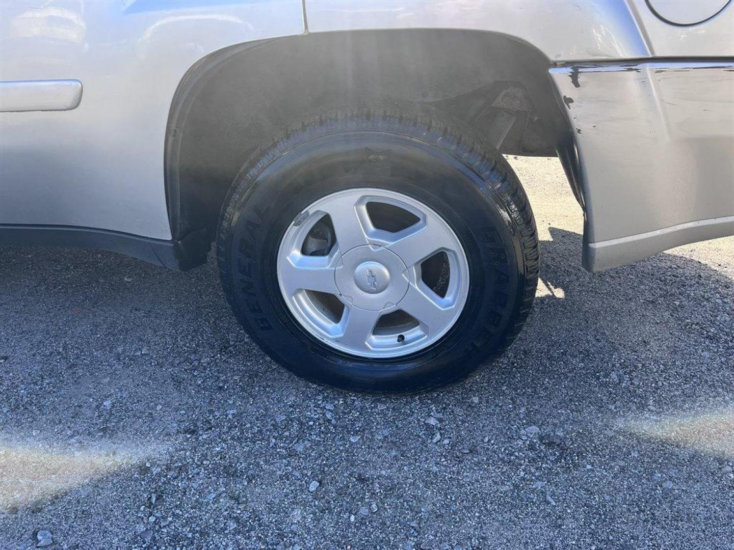 2006 Silver /Grey Chevrolet Trailblazer (1GNDS13S162) with an 4.2l I-6 MPI Dohc 4.2l engine, Automatic transmission, located at 745 East Steele Rd., West Columbia, SC, 29170, (803) 755-9148, 33.927212, -81.148483 - Special Internet Price! 2006 Chevrolet Trailblazer LS with AM/FM stereo with CD player, Cruise control, Sunroof, Powered driver seat, Cloth interior, Rear air, Powered windows, Powered door locks, Plus more! - Photo#31