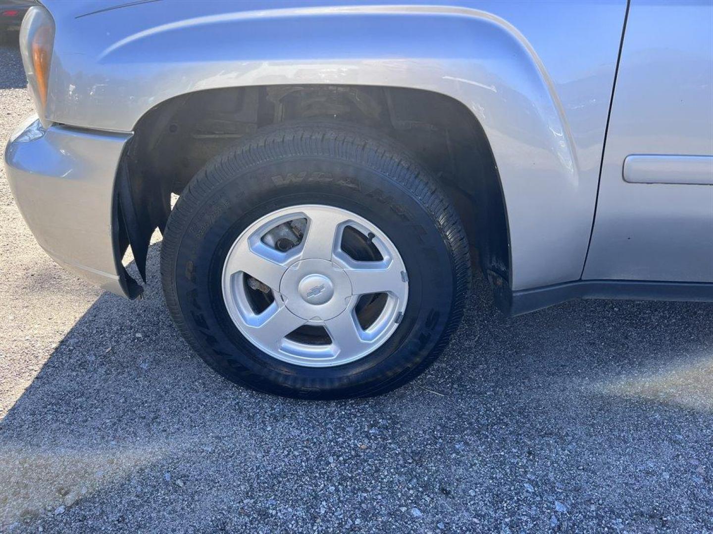 2006 Silver /Grey Chevrolet Trailblazer (1GNDS13S162) with an 4.2l I-6 MPI Dohc 4.2l engine, Automatic transmission, located at 745 East Steele Rd., West Columbia, SC, 29170, (803) 755-9148, 33.927212, -81.148483 - Special Internet Price! 2006 Chevrolet Trailblazer LS with AM/FM stereo with CD player, Cruise control, Sunroof, Powered driver seat, Cloth interior, Rear air, Powered windows, Powered door locks, Plus more! - Photo#32