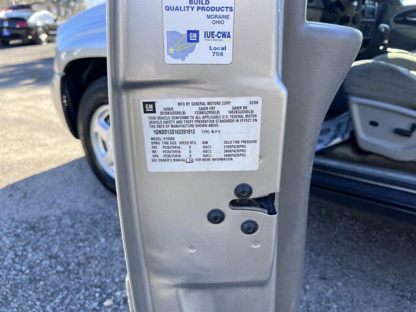 2006 Silver /Grey Chevrolet Trailblazer (1GNDS13S162) with an 4.2l I-6 MPI Dohc 4.2l engine, Automatic transmission, located at 745 East Steele Rd., West Columbia, SC, 29170, (803) 755-9148, 33.927212, -81.148483 - Special Internet Price! 2006 Chevrolet Trailblazer LS with AM/FM stereo with CD player, Cruise control, Sunroof, Powered driver seat, Cloth interior, Rear air, Powered windows, Powered door locks, Plus more! - Photo#33