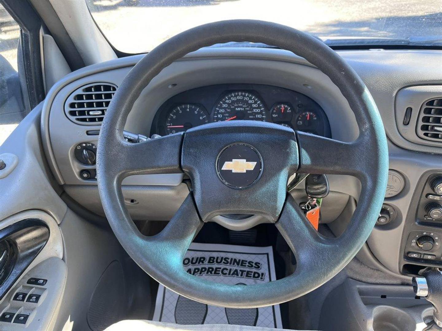 2006 Silver /Grey Chevrolet Trailblazer (1GNDS13S162) with an 4.2l I-6 MPI Dohc 4.2l engine, Automatic transmission, located at 745 East Steele Rd., West Columbia, SC, 29170, (803) 755-9148, 33.927212, -81.148483 - Special Internet Price! 2006 Chevrolet Trailblazer LS with AM/FM stereo with CD player, Cruise control, Sunroof, Powered driver seat, Cloth interior, Rear air, Powered windows, Powered door locks, Plus more! - Photo#5