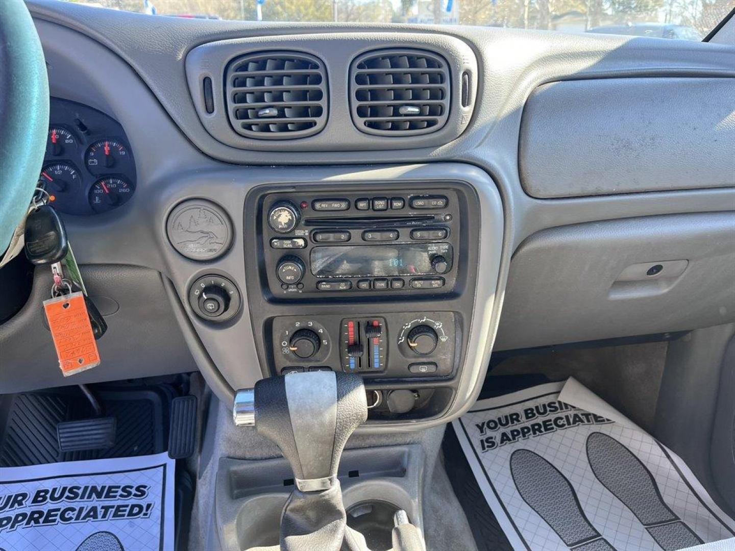 2006 Silver /Grey Chevrolet Trailblazer (1GNDS13S162) with an 4.2l I-6 MPI Dohc 4.2l engine, Automatic transmission, located at 745 East Steele Rd., West Columbia, SC, 29170, (803) 755-9148, 33.927212, -81.148483 - Special Internet Price! 2006 Chevrolet Trailblazer LS with AM/FM stereo with CD player, Cruise control, Sunroof, Powered driver seat, Cloth interior, Rear air, Powered windows, Powered door locks, Plus more! - Photo#8