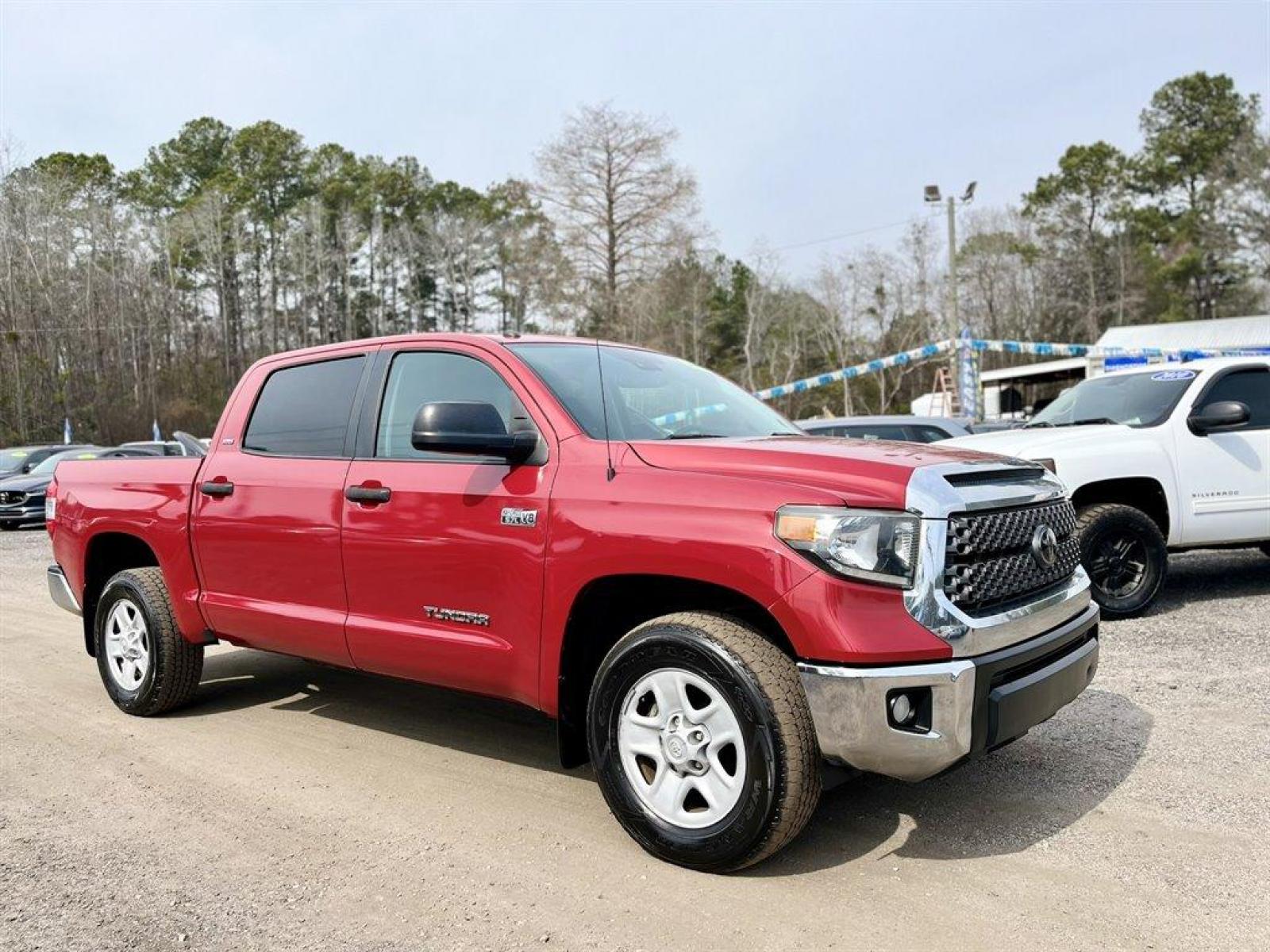 2018 Red /Black Toyota Tundra (5TFEY5F10JX) with an 5.7l V8 EFI Dohc 5.7l engine, Automatic transmission, located at 745 East Steele Rd., West Columbia, SC, 29170, (803) 755-9148, 33.927212, -81.148483 - Special Internet Price! 2018 Toyota Tundra SR5 with Bluetooth, 3- Month Trial SIRIUSXM Satellite Radio, Backup Camera, Cruise Control, 3-Passenger Front Bench Seat, Manual Air Conditioning, Remote Keyless Entry, Rear 60-40 Folding Split-Bench Fold-Up, Powered Windows, Powered Door Locks, Plus More! - Photo #3