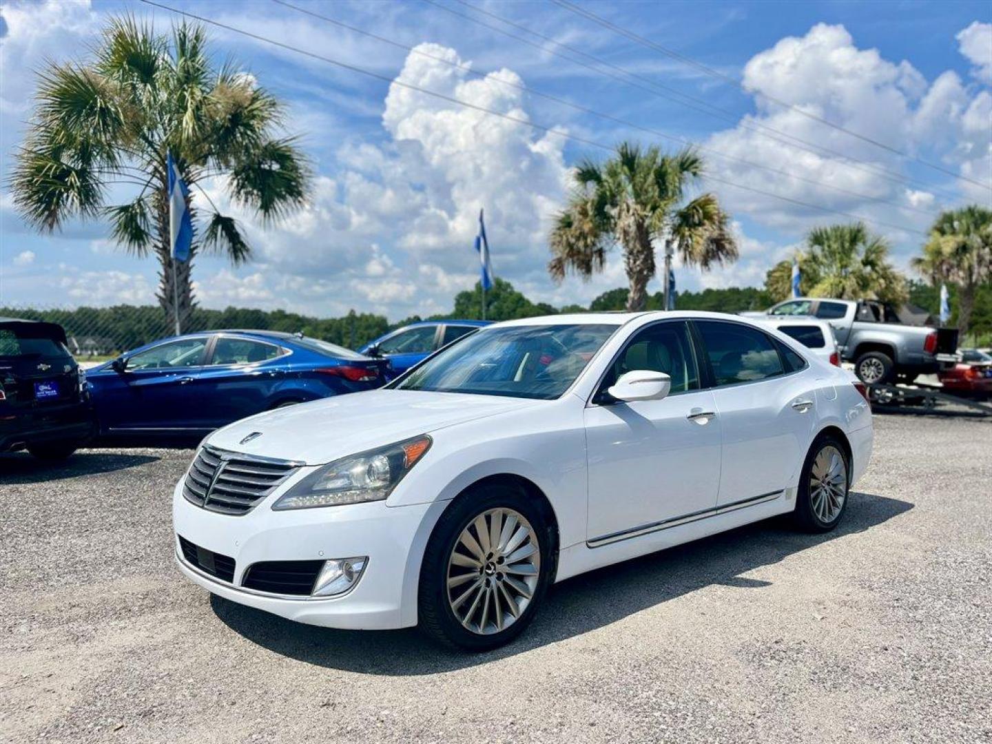 2015 White /Tan Hyundai Equus (KMHGH4JH5FU) with an 5.0l V8 DI Dohc Cvvt 5.0l engine, Automatic transmission, located at 745 East Steele Rd., West Columbia, SC, 29170, (803) 755-9148, 33.927212, -81.148483 - Special Internet Price! 2015 Hyundai Equus Signature with AM/FM radio, Bluetooth, Backup camera, Navigation, Cruise control, Sunroof, Heating and cooling front seats, Powered seats 1st and 2nd row, Leather interior, Automatic air conditioning, Keyless entry, Push to start, Powered windows, Powered d - Photo#0