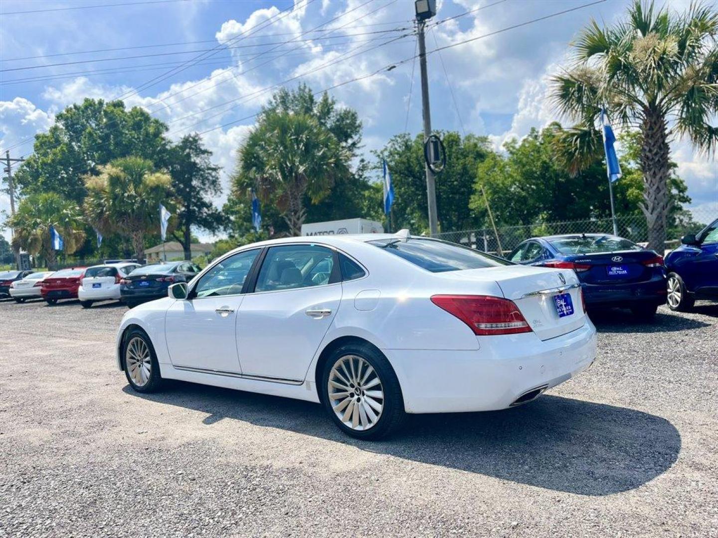 2015 White /Tan Hyundai Equus (KMHGH4JH5FU) with an 5.0l V8 DI Dohc Cvvt 5.0l engine, Automatic transmission, located at 745 East Steele Rd., West Columbia, SC, 29170, (803) 755-9148, 33.927212, -81.148483 - Special Internet Price! 2015 Hyundai Equus Signature with AM/FM radio, Bluetooth, Backup camera, Navigation, Cruise control, Sunroof, Heating and cooling front seats, Powered seats 1st and 2nd row, Leather interior, Automatic air conditioning, Keyless entry, Push to start, Powered windows, Powered d - Photo#1