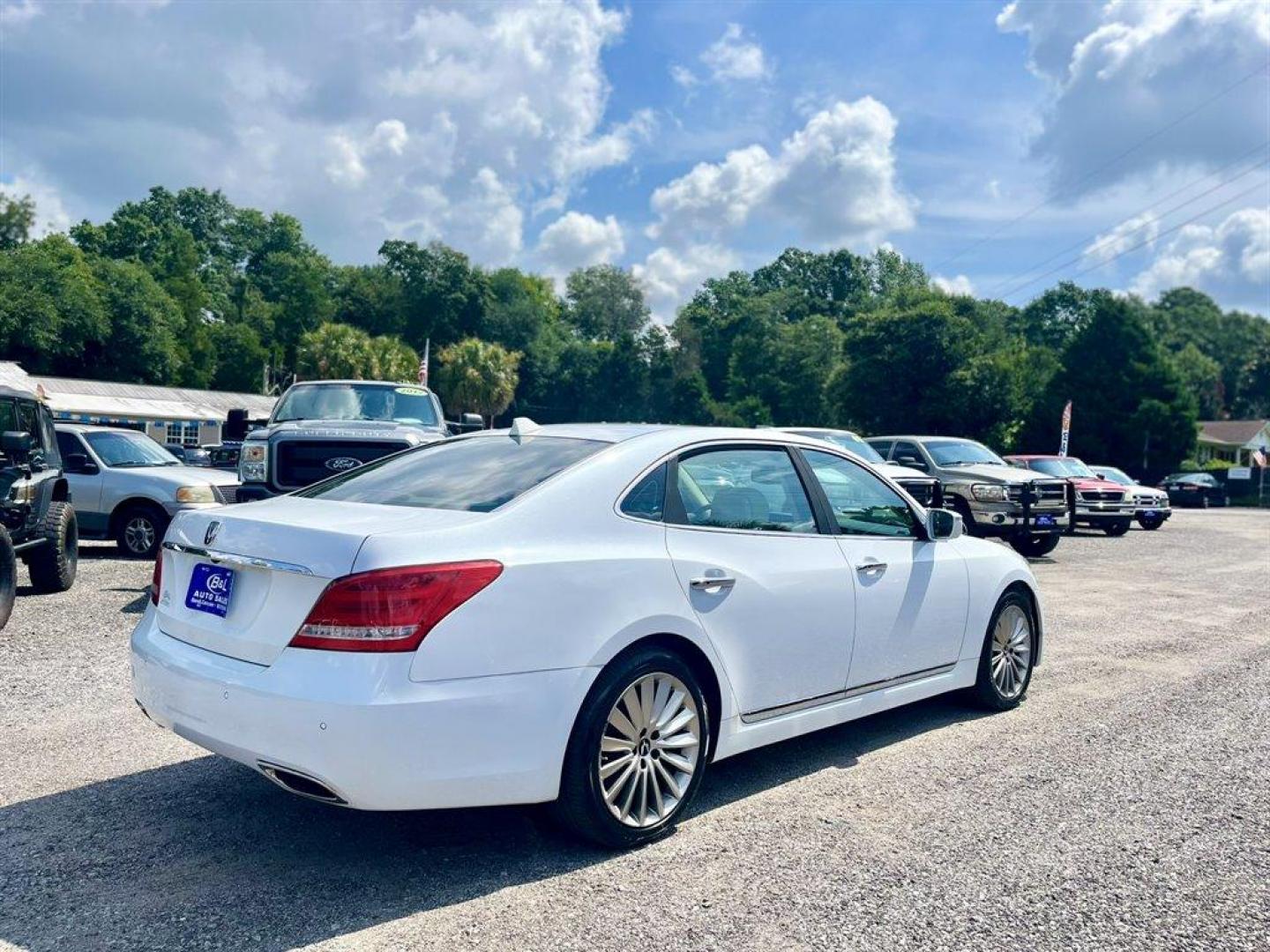 2015 White /Tan Hyundai Equus (KMHGH4JH5FU) with an 5.0l V8 DI Dohc Cvvt 5.0l engine, Automatic transmission, located at 745 East Steele Rd., West Columbia, SC, 29170, (803) 755-9148, 33.927212, -81.148483 - Special Internet Price! 2015 Hyundai Equus Signature with AM/FM radio, Bluetooth, Backup camera, Navigation, Cruise control, Sunroof, Heating and cooling front seats, Powered seats 1st and 2nd row, Leather interior, Automatic air conditioning, Keyless entry, Push to start, Powered windows, Powered d - Photo#2