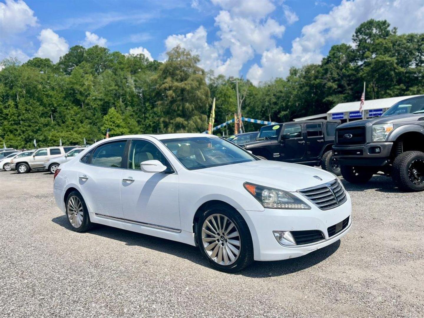 2015 White /Tan Hyundai Equus (KMHGH4JH5FU) with an 5.0l V8 DI Dohc Cvvt 5.0l engine, Automatic transmission, located at 745 East Steele Rd., West Columbia, SC, 29170, (803) 755-9148, 33.927212, -81.148483 - Special Internet Price! 2015 Hyundai Equus Signature with AM/FM radio, Bluetooth, Backup camera, Navigation, Cruise control, Sunroof, Heating and cooling front seats, Powered seats 1st and 2nd row, Leather interior, Automatic air conditioning, Keyless entry, Push to start, Powered windows, Powered d - Photo#3