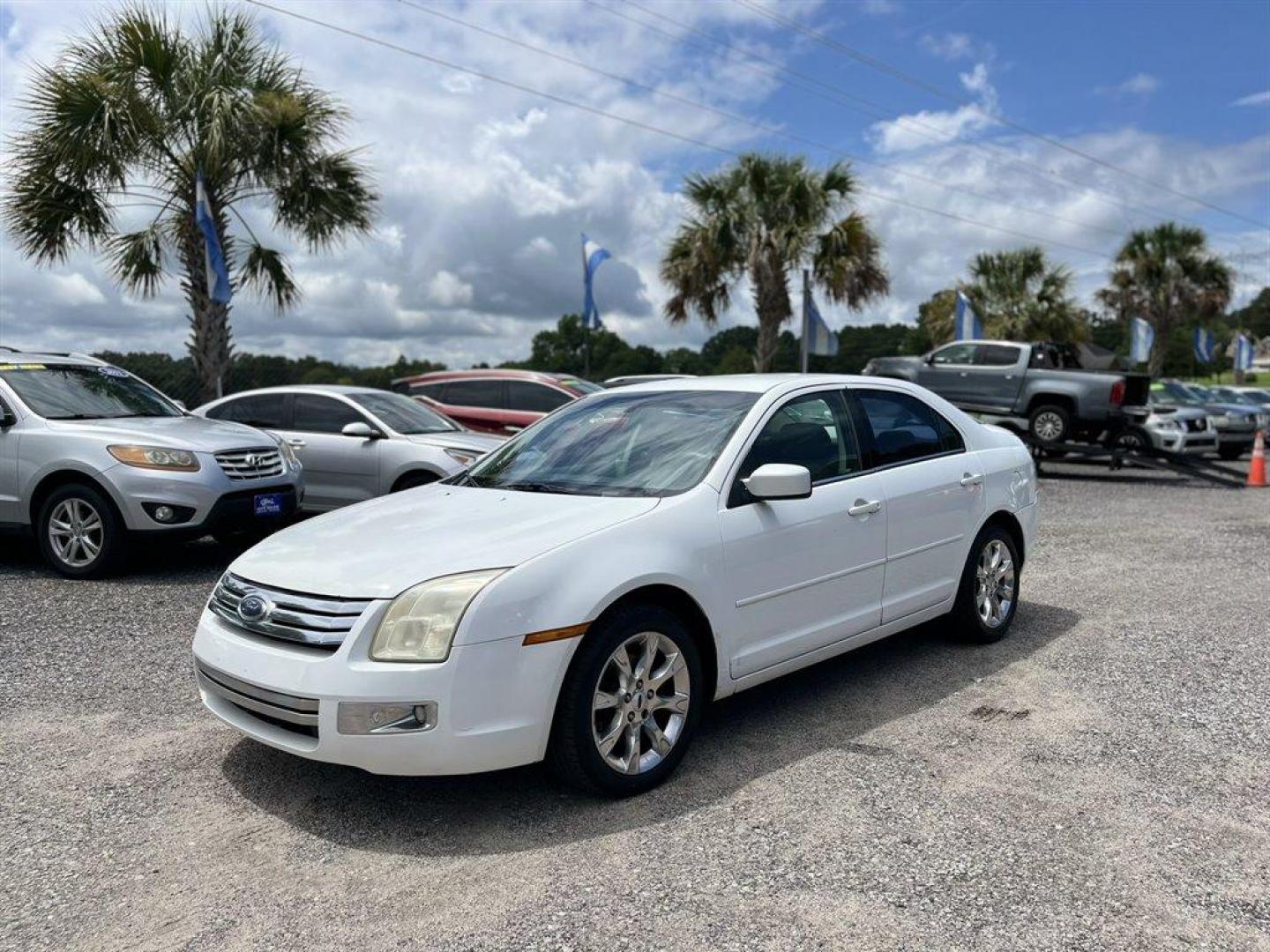 2006 White /Tan Ford Fusion (3FAFP08166R) with an 3.0l V6 EFI 3.0l engine, Automatic transmission, located at 745 East Steele Rd., West Columbia, SC, 29170, (803) 755-9148, 33.927212, -81.148483 - Special Internet Price! 2006 Ford Fusion - Photo#0