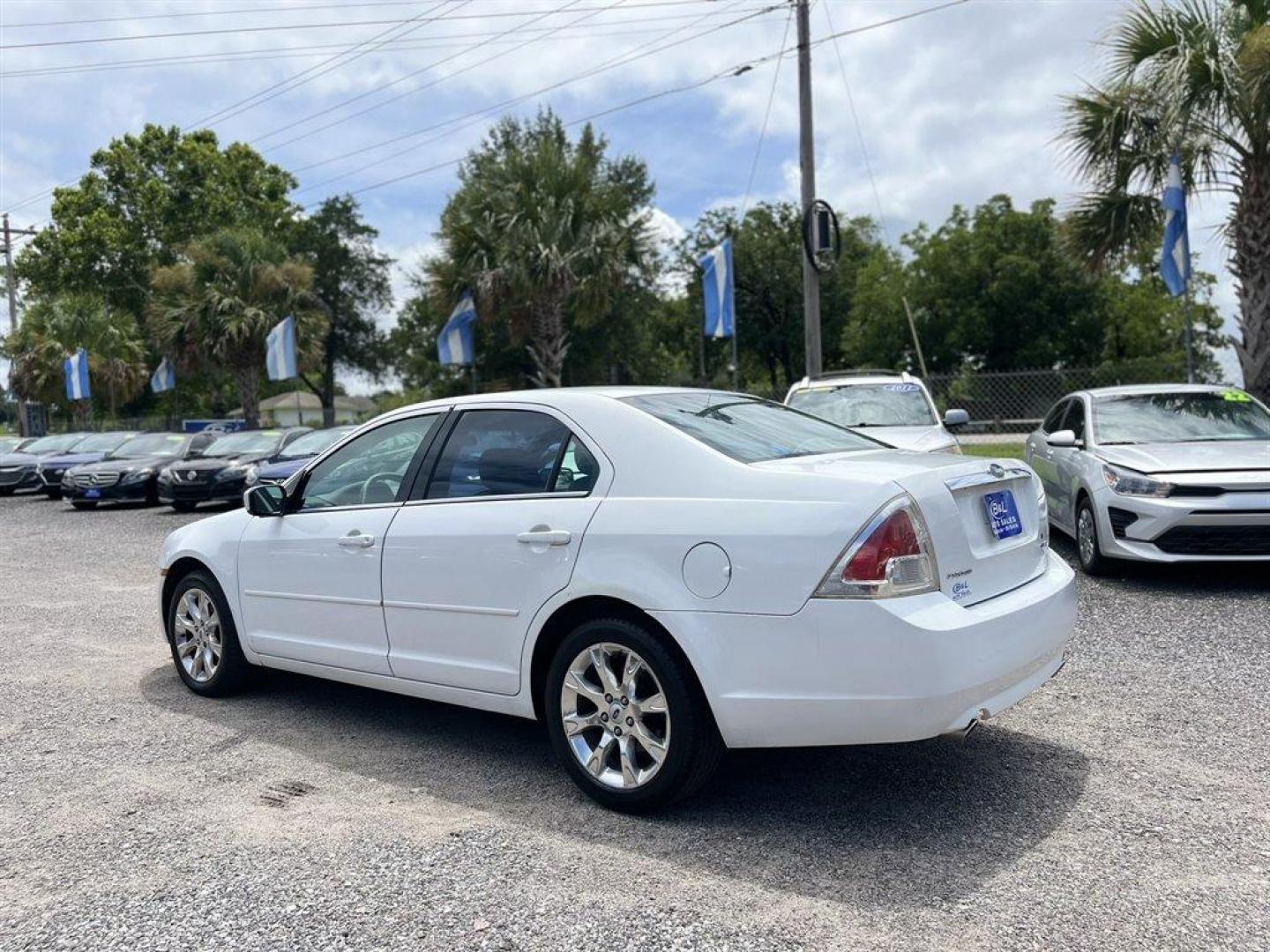 2006 White /Tan Ford Fusion (3FAFP08166R) with an 3.0l V6 EFI 3.0l engine, Automatic transmission, located at 745 East Steele Rd., West Columbia, SC, 29170, (803) 755-9148, 33.927212, -81.148483 - Special Internet Price! 2006 Ford Fusion - Photo#1