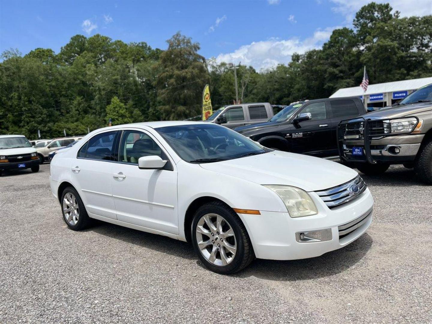 2006 White /Tan Ford Fusion (3FAFP08166R) with an 3.0l V6 EFI 3.0l engine, Automatic transmission, located at 745 East Steele Rd., West Columbia, SC, 29170, (803) 755-9148, 33.927212, -81.148483 - Special Internet Price! 2006 Ford Fusion - Photo#3