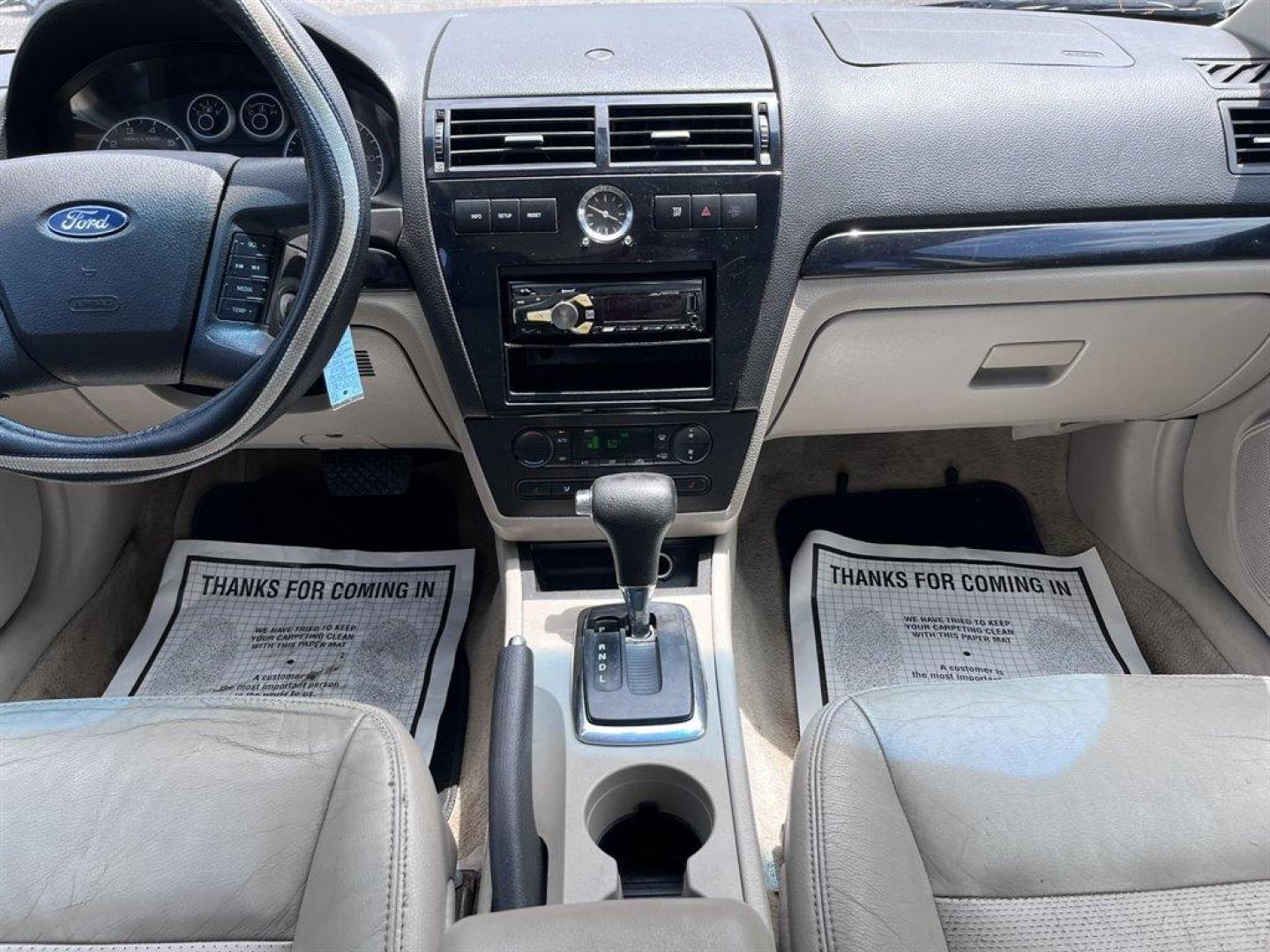 2006 White /Tan Ford Fusion (3FAFP08166R) with an 3.0l V6 EFI 3.0l engine, Automatic transmission, located at 745 East Steele Rd., West Columbia, SC, 29170, (803) 755-9148, 33.927212, -81.148483 - Special Internet Price! 2006 Ford Fusion - Photo#9