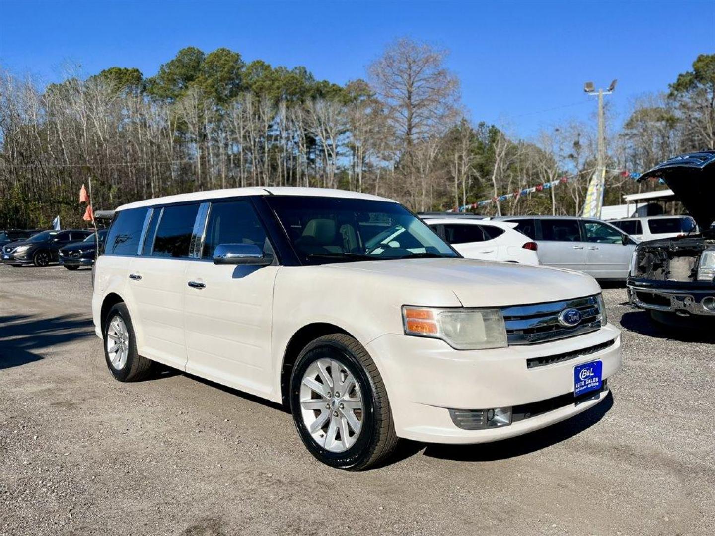 2011 White /Tan Ford Flex (2FMGK5CC6BB) with an 3.5l V6 SFI Dohc 24v 3.5l engine, Automatic transmission, located at 745 East Steele Rd., West Columbia, SC, 29170, (803) 755-9148, 33.927212, -81.148483 - Special Internet Price! 2011 Ford Flex SEL AM/FM stereo, Cruise control, Dual-zone air conditioning, Heated front leather bucket seats, 2nd row captain seats, Built in headrest DVD players, 3rd row bench seat, Powered liftgate, Sunroof, Powered windows, Powered door locks, Plus more! - Photo#3