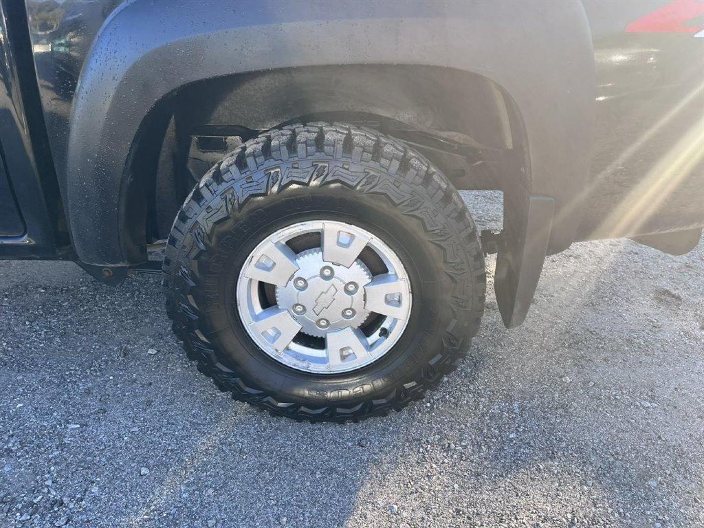 2006 Black /Grey Chevrolet Colorado (1GCDT136468) with an 3.5l I-5 MPI Dohc 3.5l engine, Auto transmission, located at 745 East Steele Rd., West Columbia, SC, 29170, (803) 755-9148, 33.927212, -81.148483 - Special Internet Price! 2006 Chevrolet Colorado with AM/FM stereo with CD/MP3 player, Air conditioning, Powered windows, Powered door locks, Seats up to 6, Cloth interior, Rear split folding bench seat, Plus more! - Photo#25