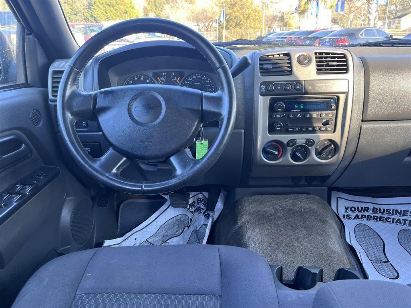 2006 Black /Grey Chevrolet Colorado (1GCDT136468) with an 3.5l I-5 MPI Dohc 3.5l engine, Auto transmission, located at 745 East Steele Rd., West Columbia, SC, 29170, (803) 755-9148, 33.927212, -81.148483 - Special Internet Price! 2006 Chevrolet Colorado with AM/FM stereo with CD/MP3 player, Air conditioning, Powered windows, Powered door locks, Seats up to 6, Cloth interior, Rear split folding bench seat, Plus more! - Photo#4