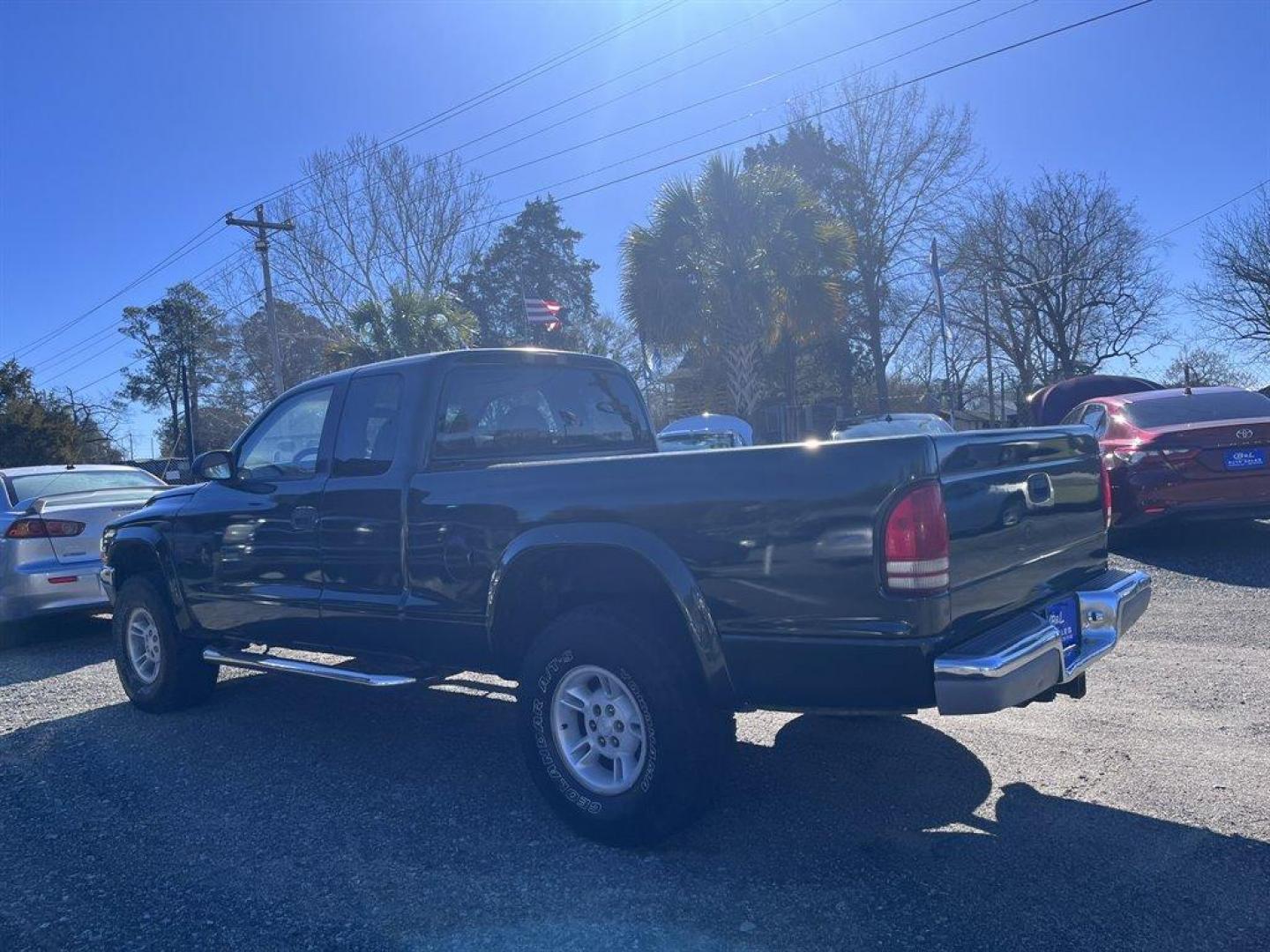 1997 Green /Tan Dodge Dakota (1B7GG23Y1VS) with an 5.2l V8 MPI 5.2l engine, Manual transmission, located at 745 East Steele Rd., West Columbia, SC, 29170, (803) 755-9148, 33.927212, -81.148483 - Special Internet Price! 1997 Dodge Dakota SLT with AM/FM stereo radio, Manual transmission, Sunroof, Cruise control, Powered windows, Powered door locks, Leather interior, Seats up to 5, Plus more! - Photo#1