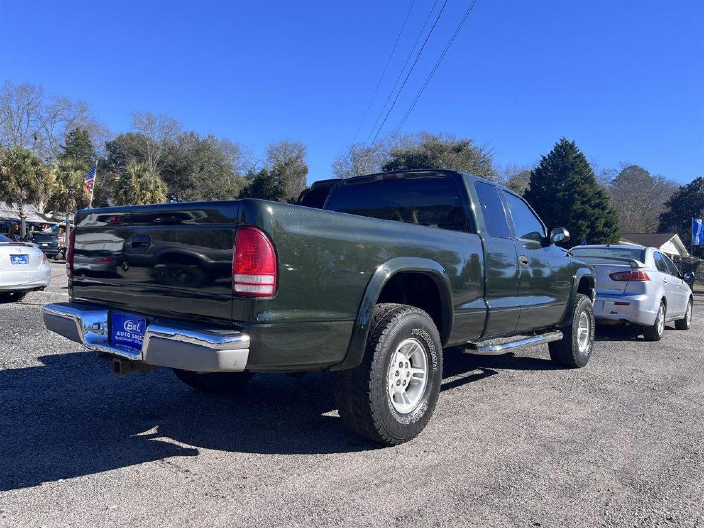 1997 Green /Tan Dodge Dakota (1B7GG23Y1VS) with an 5.2l V8 MPI 5.2l engine, Manual transmission, located at 745 East Steele Rd., West Columbia, SC, 29170, (803) 755-9148, 33.927212, -81.148483 - Special Internet Price! 1997 Dodge Dakota SLT with AM/FM stereo radio, Manual transmission, Sunroof, Cruise control, Powered windows, Powered door locks, Leather interior, Seats up to 5, Plus more! - Photo#2