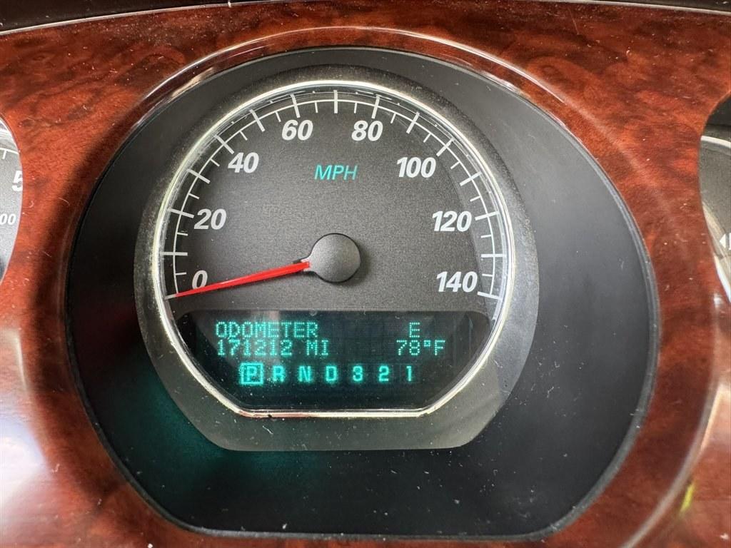 2008 Grey /Grey Buick Lucerne (1G4HD57278U) with an 3.8l V6 SFI 3.8l engine, Automatic transmission, located at 745 East Steele Rd., West Columbia, SC, 29170, (803) 755-9148, 33.927212, -81.148483- Photo#10