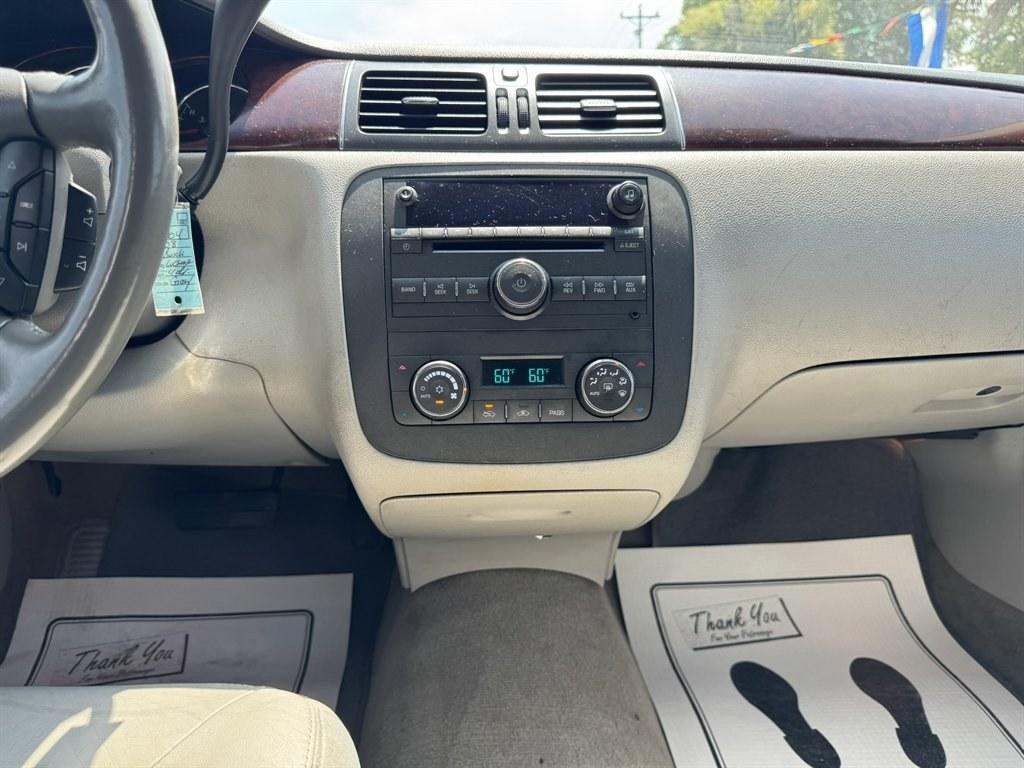 2008 Grey /Grey Buick Lucerne (1G4HD57278U) with an 3.8l V6 SFI 3.8l engine, Automatic transmission, located at 745 East Steele Rd., West Columbia, SC, 29170, (803) 755-9148, 33.927212, -81.148483- Photo#11