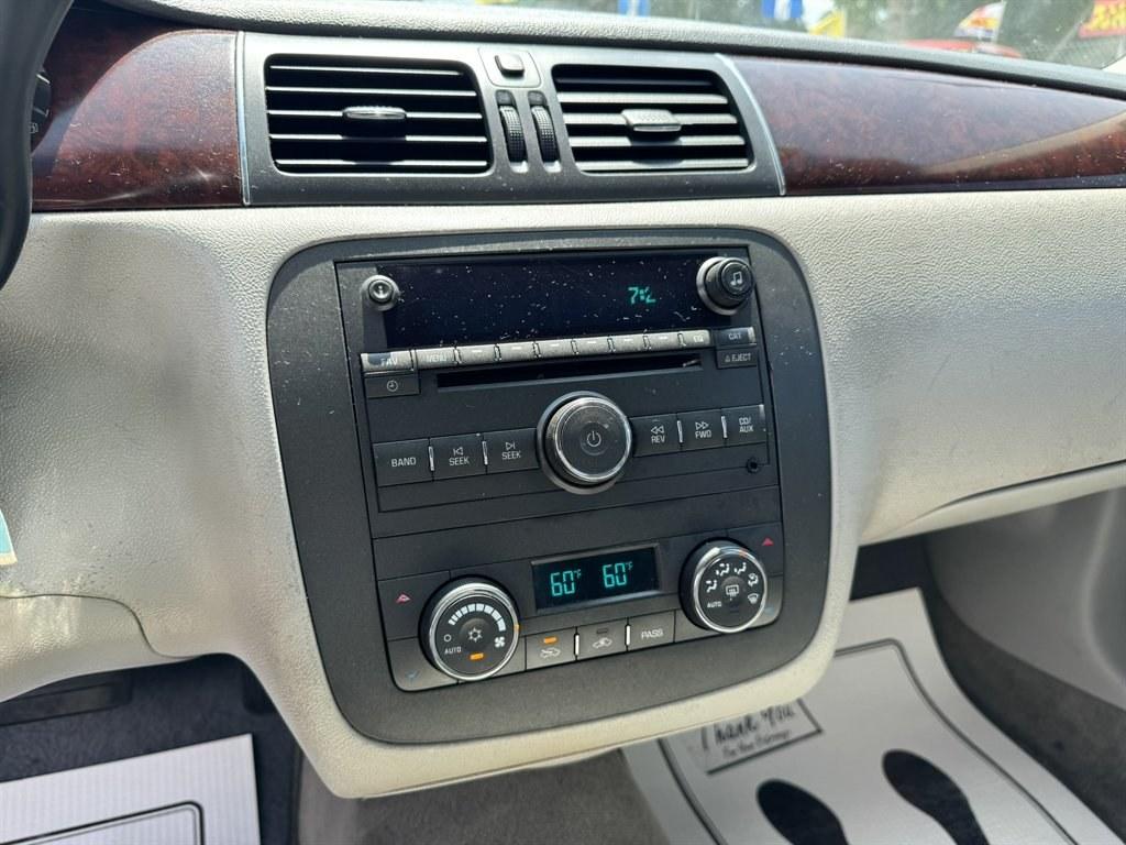 2008 Grey /Grey Buick Lucerne (1G4HD57278U) with an 3.8l V6 SFI 3.8l engine, Automatic transmission, located at 745 East Steele Rd., West Columbia, SC, 29170, (803) 755-9148, 33.927212, -81.148483- Photo#12