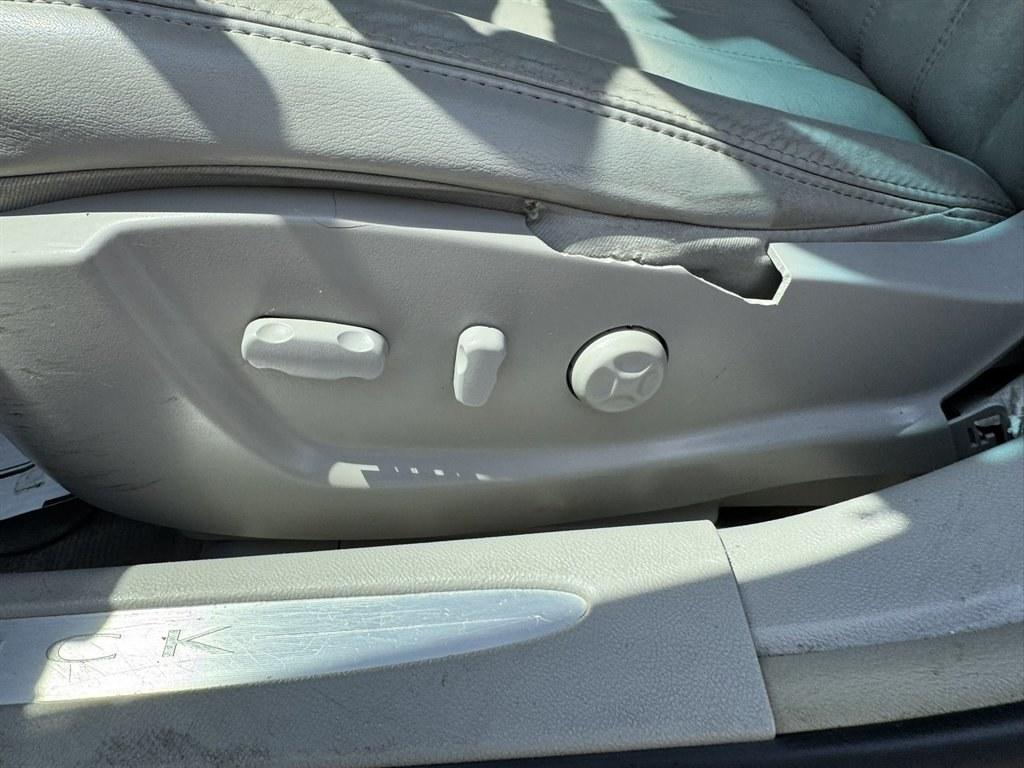 2008 Grey /Grey Buick Lucerne (1G4HD57278U) with an 3.8l V6 SFI 3.8l engine, Automatic transmission, located at 745 East Steele Rd., West Columbia, SC, 29170, (803) 755-9148, 33.927212, -81.148483- Photo#17