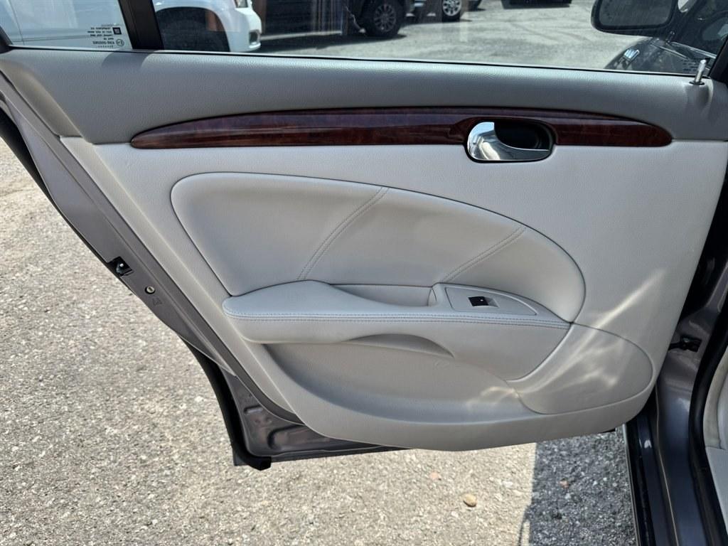 2008 Grey /Grey Buick Lucerne (1G4HD57278U) with an 3.8l V6 SFI 3.8l engine, Automatic transmission, located at 745 East Steele Rd., West Columbia, SC, 29170, (803) 755-9148, 33.927212, -81.148483- Photo#18