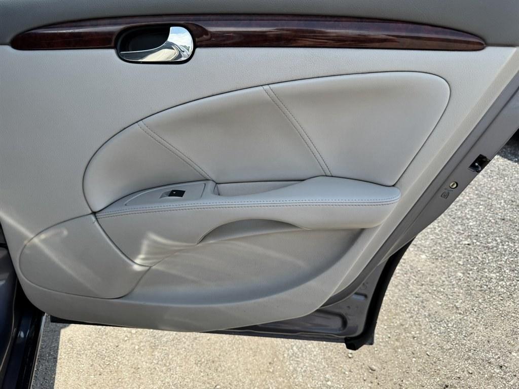 2008 Grey /Grey Buick Lucerne (1G4HD57278U) with an 3.8l V6 SFI 3.8l engine, Automatic transmission, located at 745 East Steele Rd., West Columbia, SC, 29170, (803) 755-9148, 33.927212, -81.148483- Photo#20