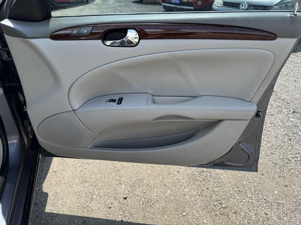 2008 Grey /Grey Buick Lucerne (1G4HD57278U) with an 3.8l V6 SFI 3.8l engine, Automatic transmission, located at 745 East Steele Rd., West Columbia, SC, 29170, (803) 755-9148, 33.927212, -81.148483- Photo#22