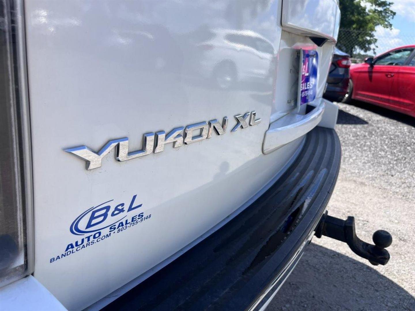 2008 White /Black GMC Yukon XL (1GKFK66868J) with an 6.2l V8 SFI CYL Deact HO engine, Auto transmission, located at 745 East Steele Rd., West Columbia, SC, 29170, (803) 755-9148, 33.927212, -81.148483 - Special Internet Price! 2008 GMC Yukon XL Denali with AM/FM radio, Backup camera, Navigation, Leather interior, Keyless entry, Automatic air conditioning, Sunroof, Rear entertainment, 3rd row seat, Powered liftgate, Powered windows, Powered door locks, Plus more! - Photo#34