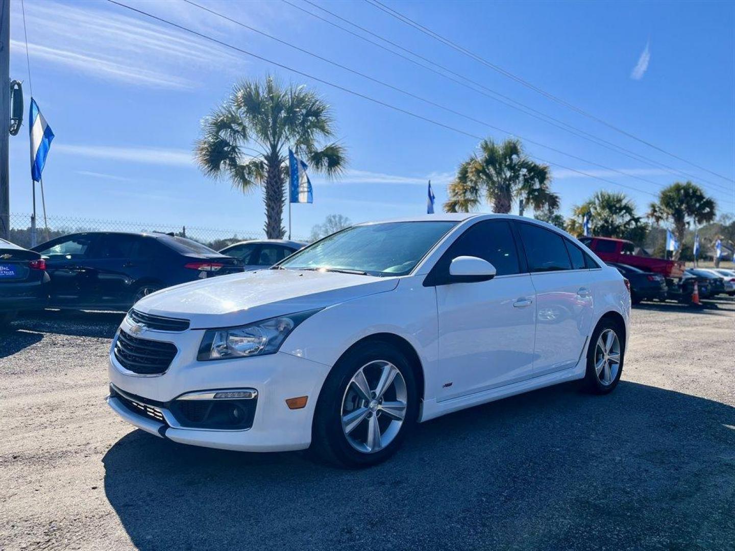 2015 White /Black Chevrolet Cruze (1G1PE5SB7F7) with an 1.4l I-4 MFI Dohc T/C 1.4 engine, Automatic transmission, located at 745 East Steele Rd., West Columbia, SC, 29170, (803) 755-9148, 33.927212, -81.148483 - Special Internet Price! 2015 Chevrolet Cruze LT with Bluetooth, AM/FM stereo, Cruise control, Remote Keyless Entry, Air conditioning, Powered driver seat, Two-toned leather interior, Rear 60/40 split-folding bench, Powered windows, Powered door locks, Plus more! - Photo#0