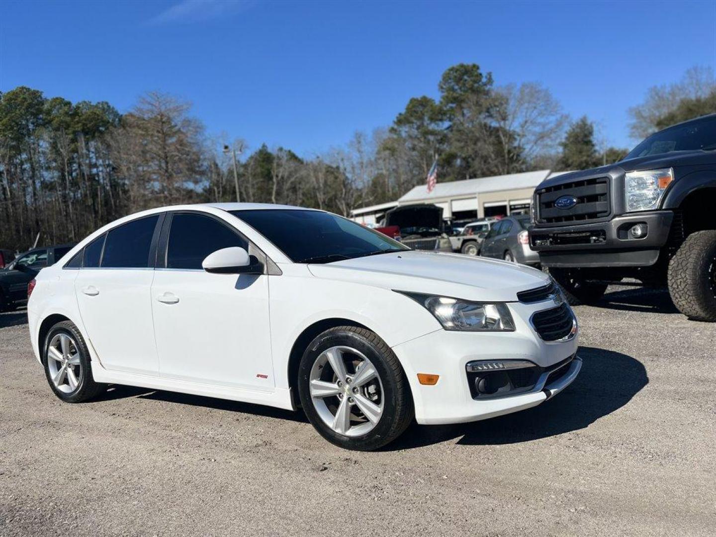 2015 White /Black Chevrolet Cruze (1G1PE5SB7F7) with an 1.4l I-4 MFI Dohc T/C 1.4 engine, Automatic transmission, located at 745 East Steele Rd., West Columbia, SC, 29170, (803) 755-9148, 33.927212, -81.148483 - Special Internet Price! 2015 Chevrolet Cruze LT with Bluetooth, AM/FM stereo, Cruise control, Remote Keyless Entry, Air conditioning, Powered driver seat, Two-toned leather interior, Rear 60/40 split-folding bench, Powered windows, Powered door locks, Plus more! - Photo#1