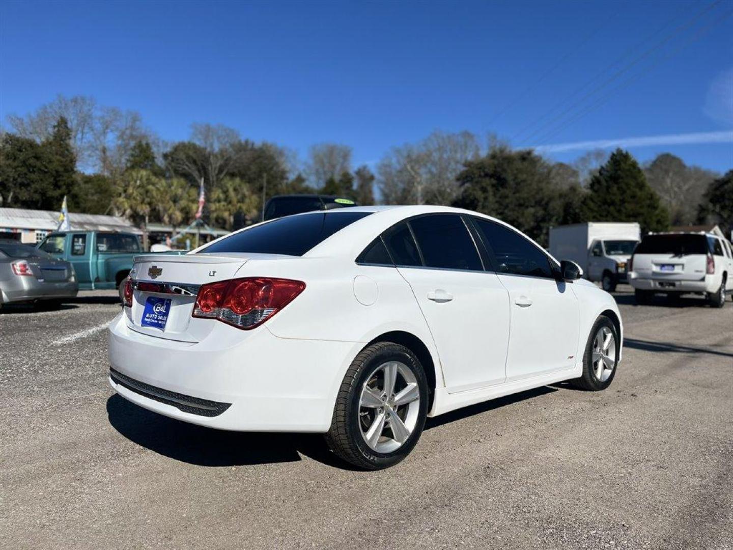 2015 White /Black Chevrolet Cruze (1G1PE5SB7F7) with an 1.4l I-4 MFI Dohc T/C 1.4 engine, Automatic transmission, located at 745 East Steele Rd., West Columbia, SC, 29170, (803) 755-9148, 33.927212, -81.148483 - Special Internet Price! 2015 Chevrolet Cruze LT with Bluetooth, AM/FM stereo, Cruise control, Remote Keyless Entry, Air conditioning, Powered driver seat, Two-toned leather interior, Rear 60/40 split-folding bench, Powered windows, Powered door locks, Plus more! - Photo#2