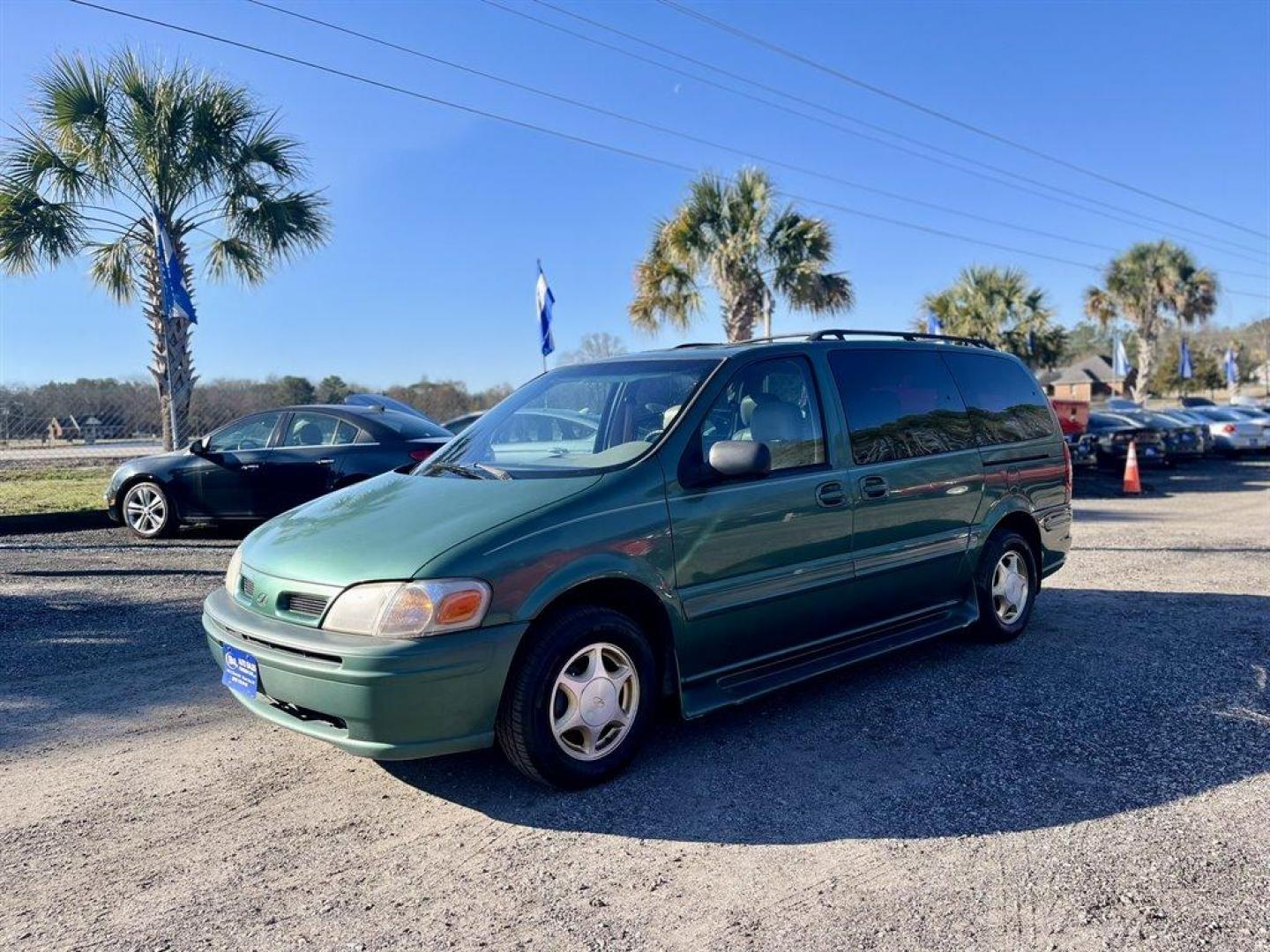 2000 Green /Tan Oldsmobile Silhouette (1GHDX03E4YD) with an 3.4l V6 SFI 3.4l engine, Auto transmission, located at 745 East Steele Rd., West Columbia, SC, 29170, (803) 755-9148, 33.927212, -81.148483 - Special Internet Price! 2000 Oldsmobile Silhouette with AM/FM stereo, Cruise control, Front air conditioning, Cloth seating areas, 3rd row 50/50 split bench seat, Powered Windows, Plus more! - Photo#0