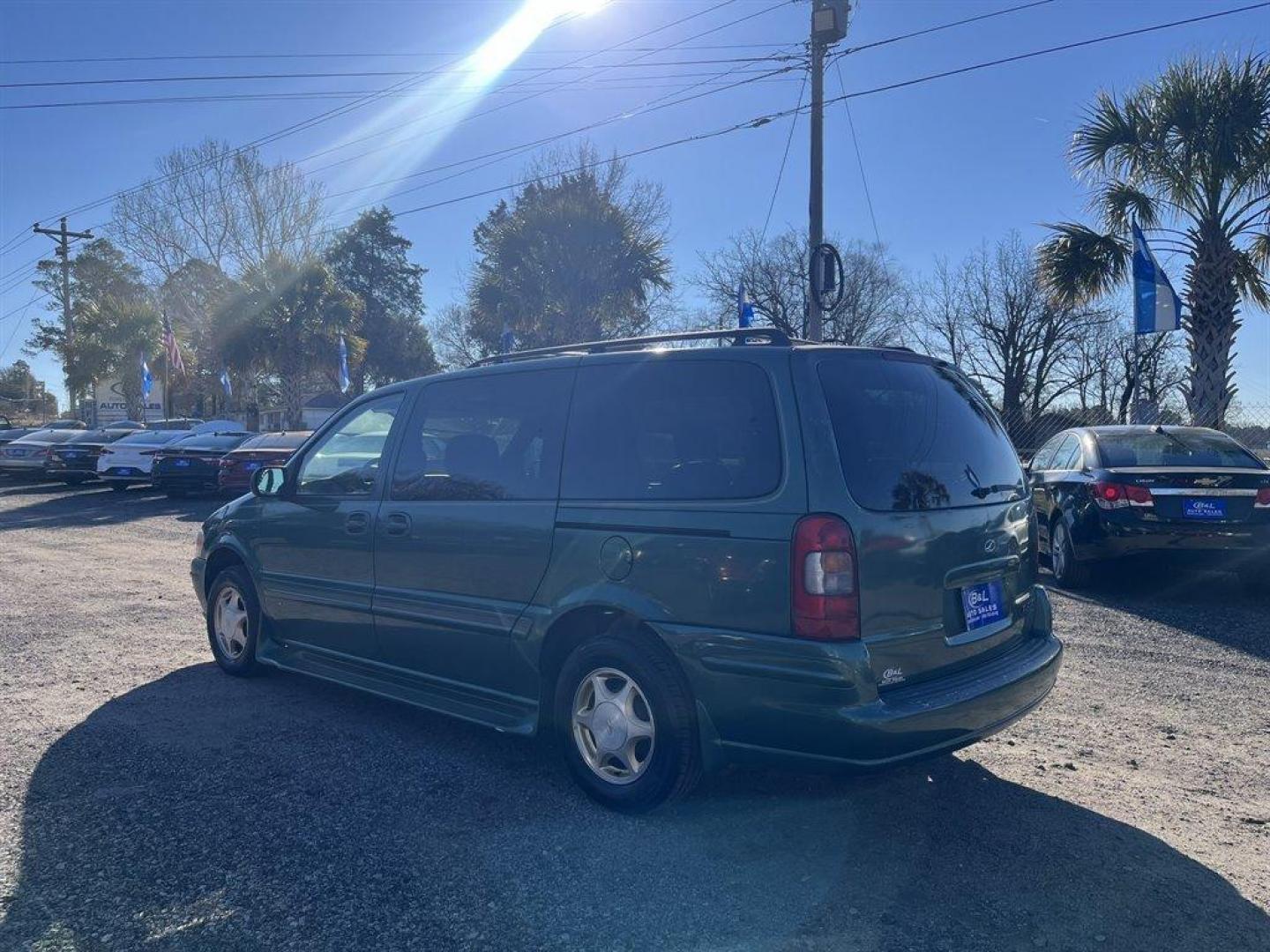 2000 Green /Tan Oldsmobile Silhouette (1GHDX03E4YD) with an 3.4l V6 SFI 3.4l engine, Auto transmission, located at 745 East Steele Rd., West Columbia, SC, 29170, (803) 755-9148, 33.927212, -81.148483 - Special Internet Price! 2000 Oldsmobile Silhouette with AM/FM stereo, Cruise control, Front air conditioning, Cloth seating areas, 3rd row 50/50 split bench seat, Powered Windows, Plus more! - Photo#1