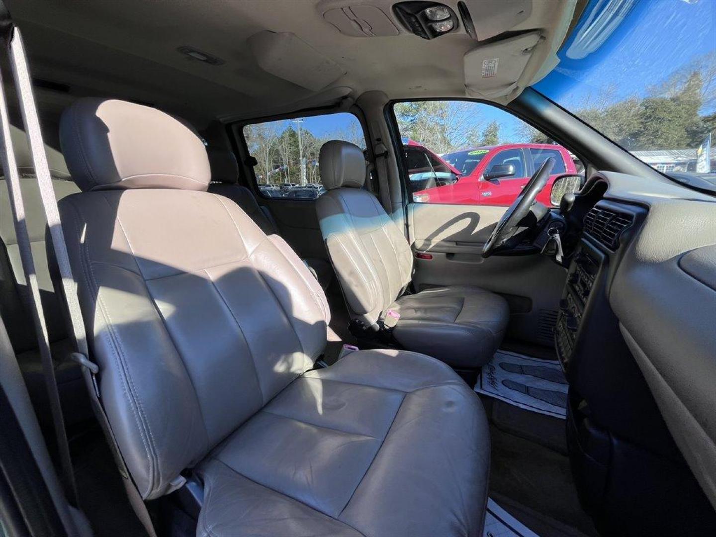 2000 Green /Tan Oldsmobile Silhouette (1GHDX03E4YD) with an 3.4l V6 SFI 3.4l engine, Auto transmission, located at 745 East Steele Rd., West Columbia, SC, 29170, (803) 755-9148, 33.927212, -81.148483 - Special Internet Price! 2000 Oldsmobile Silhouette with AM/FM stereo, Cruise control, Front air conditioning, Cloth seating areas, 3rd row 50/50 split bench seat, Powered Windows, Plus more! - Photo#19