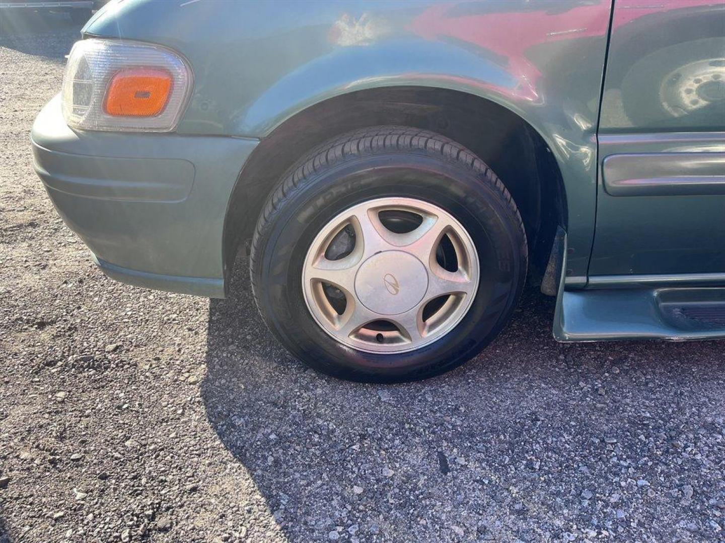 2000 Green /Tan Oldsmobile Silhouette (1GHDX03E4YD) with an 3.4l V6 SFI 3.4l engine, Auto transmission, located at 745 East Steele Rd., West Columbia, SC, 29170, (803) 755-9148, 33.927212, -81.148483 - Special Internet Price! 2000 Oldsmobile Silhouette with AM/FM stereo, Cruise control, Front air conditioning, Cloth seating areas, 3rd row 50/50 split bench seat, Powered Windows, Plus more! - Photo#26