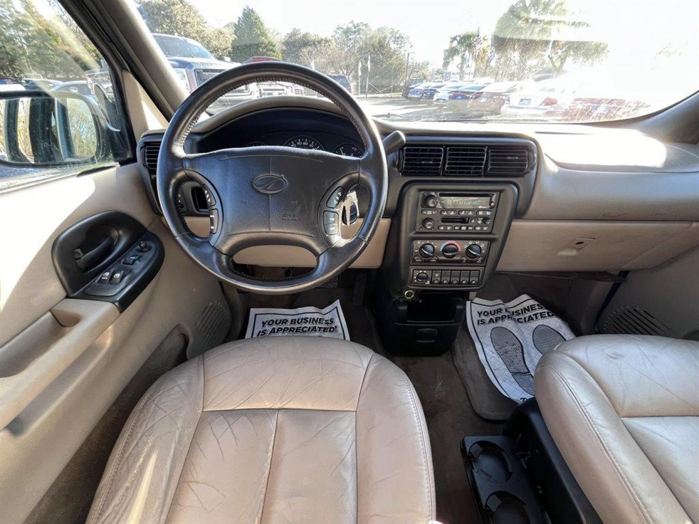 2000 Green /Tan Oldsmobile Silhouette (1GHDX03E4YD) with an 3.4l V6 SFI 3.4l engine, Auto transmission, located at 745 East Steele Rd., West Columbia, SC, 29170, (803) 755-9148, 33.927212, -81.148483 - Special Internet Price! 2000 Oldsmobile Silhouette with AM/FM stereo, Cruise control, Front air conditioning, Cloth seating areas, 3rd row 50/50 split bench seat, Powered Windows, Plus more! - Photo#4