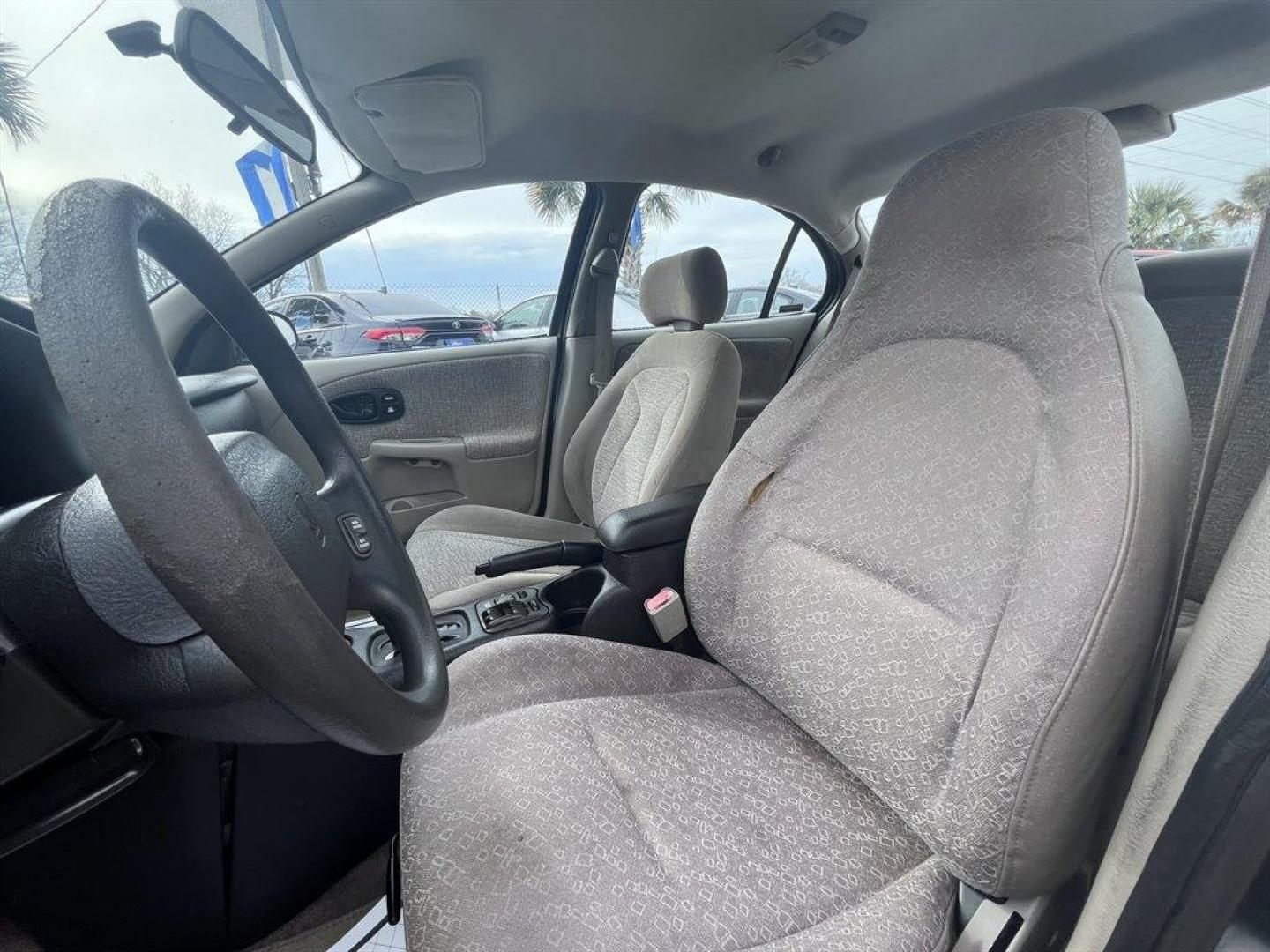 2001 White /Grey Saturn S-Series (1G8ZK52781Z) with an 1.9l I-4 SFI Dohc 1.9l engine, Automatic transmission, located at 745 East Steele Rd., West Columbia, SC, 29170, (803) 755-9148, 33.927212, -81.148483 - Special Internet Price! 2001 Saturn S-Series with AM/FM stereo, Air conditioning, Cruise control, Cloth seat upholstery, Rear 60/40 split fold-down, Powered windows, Powered door locks, Plus more! - Photo#13