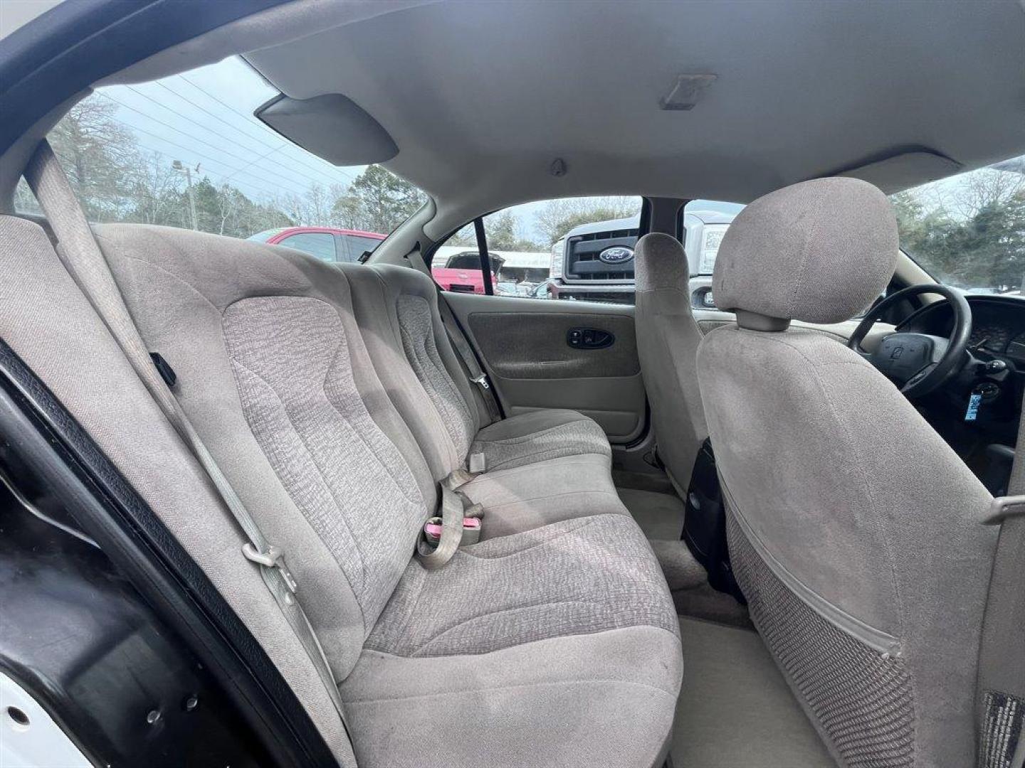 2001 White /Grey Saturn S-Series (1G8ZK52781Z) with an 1.9l I-4 SFI Dohc 1.9l engine, Automatic transmission, located at 745 East Steele Rd., West Columbia, SC, 29170, (803) 755-9148, 33.927212, -81.148483 - Special Internet Price! 2001 Saturn S-Series with AM/FM stereo, Air conditioning, Cruise control, Cloth seat upholstery, Rear 60/40 split fold-down, Powered windows, Powered door locks, Plus more! - Photo#17