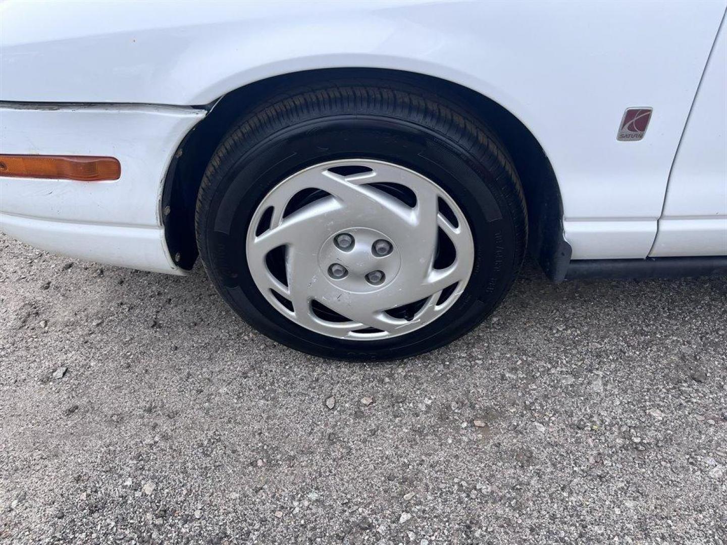 2001 White /Grey Saturn S-Series (1G8ZK52781Z) with an 1.9l I-4 SFI Dohc 1.9l engine, Automatic transmission, located at 745 East Steele Rd., West Columbia, SC, 29170, (803) 755-9148, 33.927212, -81.148483 - Special Internet Price! 2001 Saturn S-Series with AM/FM stereo, Air conditioning, Cruise control, Cloth seat upholstery, Rear 60/40 split fold-down, Powered windows, Powered door locks, Plus more! - Photo#23