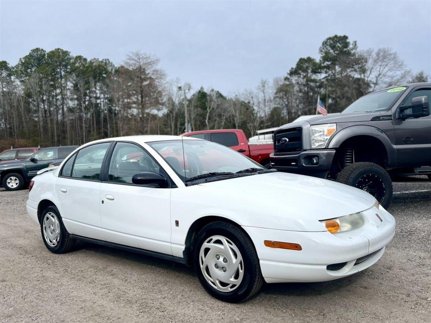 2001 White /Grey Saturn S-Series (1G8ZK52781Z) with an 1.9l I-4 SFI Dohc 1.9l engine, Automatic transmission, located at 745 East Steele Rd., West Columbia, SC, 29170, (803) 755-9148, 33.927212, -81.148483 - Special Internet Price! 2001 Saturn S-Series with AM/FM stereo, Air conditioning, Cruise control, Cloth seat upholstery, Rear 60/40 split fold-down, Powered windows, Powered door locks, Plus more! - Photo#3