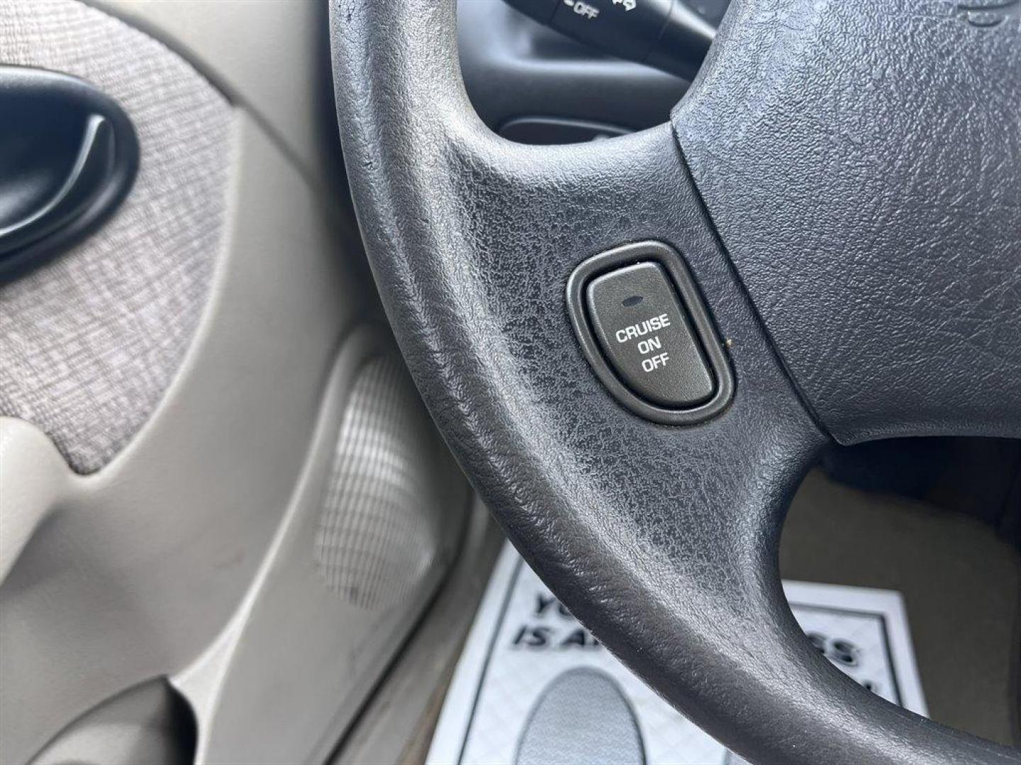 2001 White /Grey Saturn S-Series (1G8ZK52781Z) with an 1.9l I-4 SFI Dohc 1.9l engine, Automatic transmission, located at 745 East Steele Rd., West Columbia, SC, 29170, (803) 755-9148, 33.927212, -81.148483 - Special Internet Price! 2001 Saturn S-Series with AM/FM stereo, Air conditioning, Cruise control, Cloth seat upholstery, Rear 60/40 split fold-down, Powered windows, Powered door locks, Plus more! - Photo#6