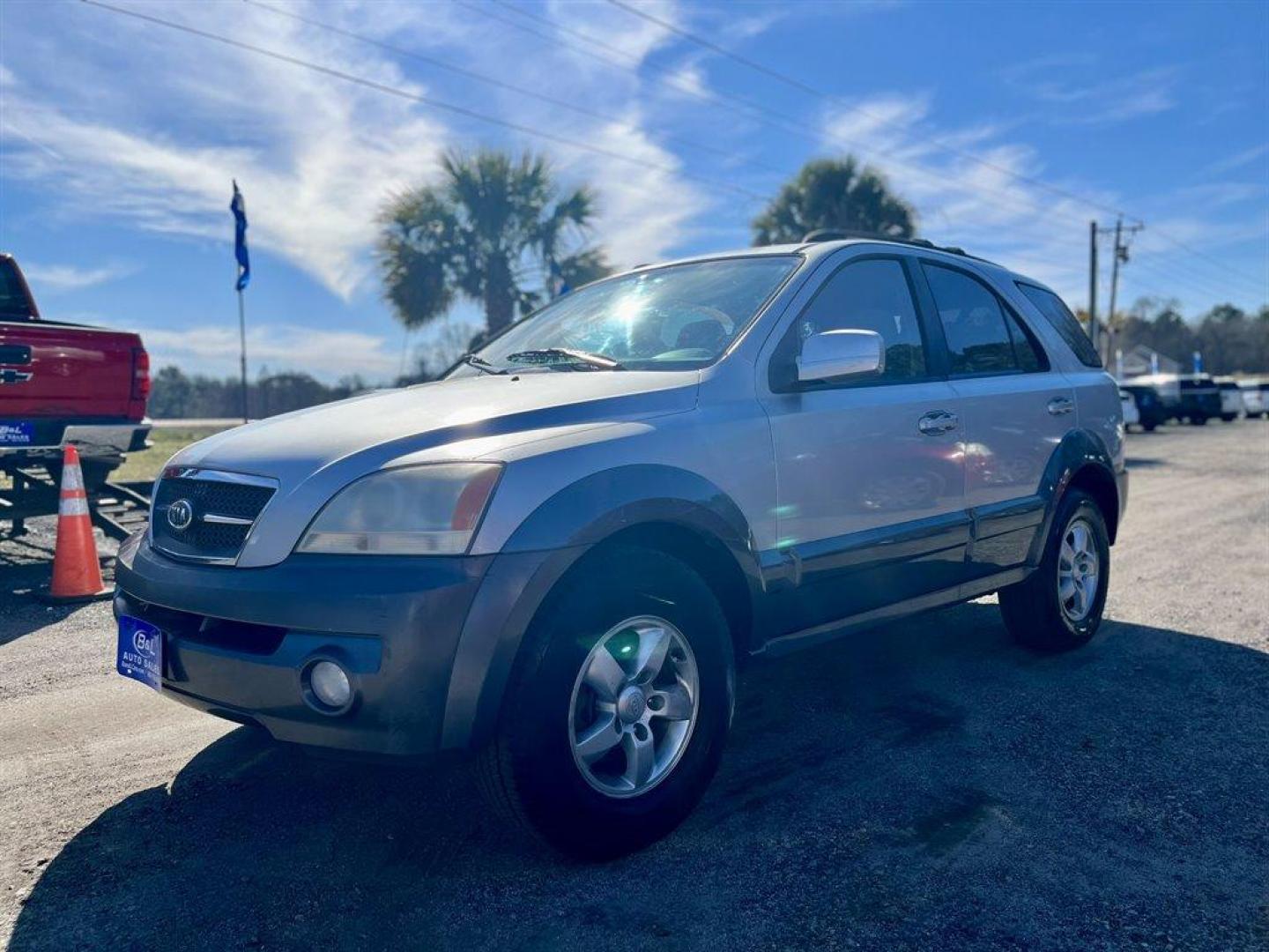 2006 Silver /Grey Kia Sorento (KNDJD733465) with an 3.5l V6 EFI 3.5l engine, Auto transmission, located at 745 East Steele Rd., West Columbia, SC, 29170, (803) 755-9148, 33.927212, -81.148483 - Special Internet Price! 2006 Kia Sorento - Photo#0