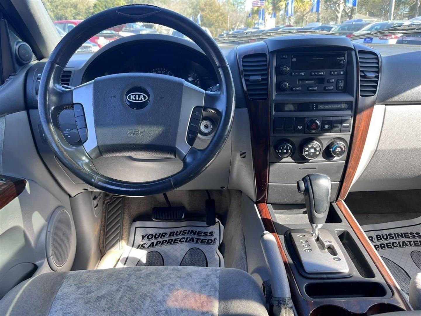 2006 Silver /Grey Kia Sorento (KNDJD733465) with an 3.5l V6 EFI 3.5l engine, Auto transmission, located at 745 East Steele Rd., West Columbia, SC, 29170, (803) 755-9148, 33.927212, -81.148483 - Special Internet Price! 2006 Kia Sorento - Photo#4