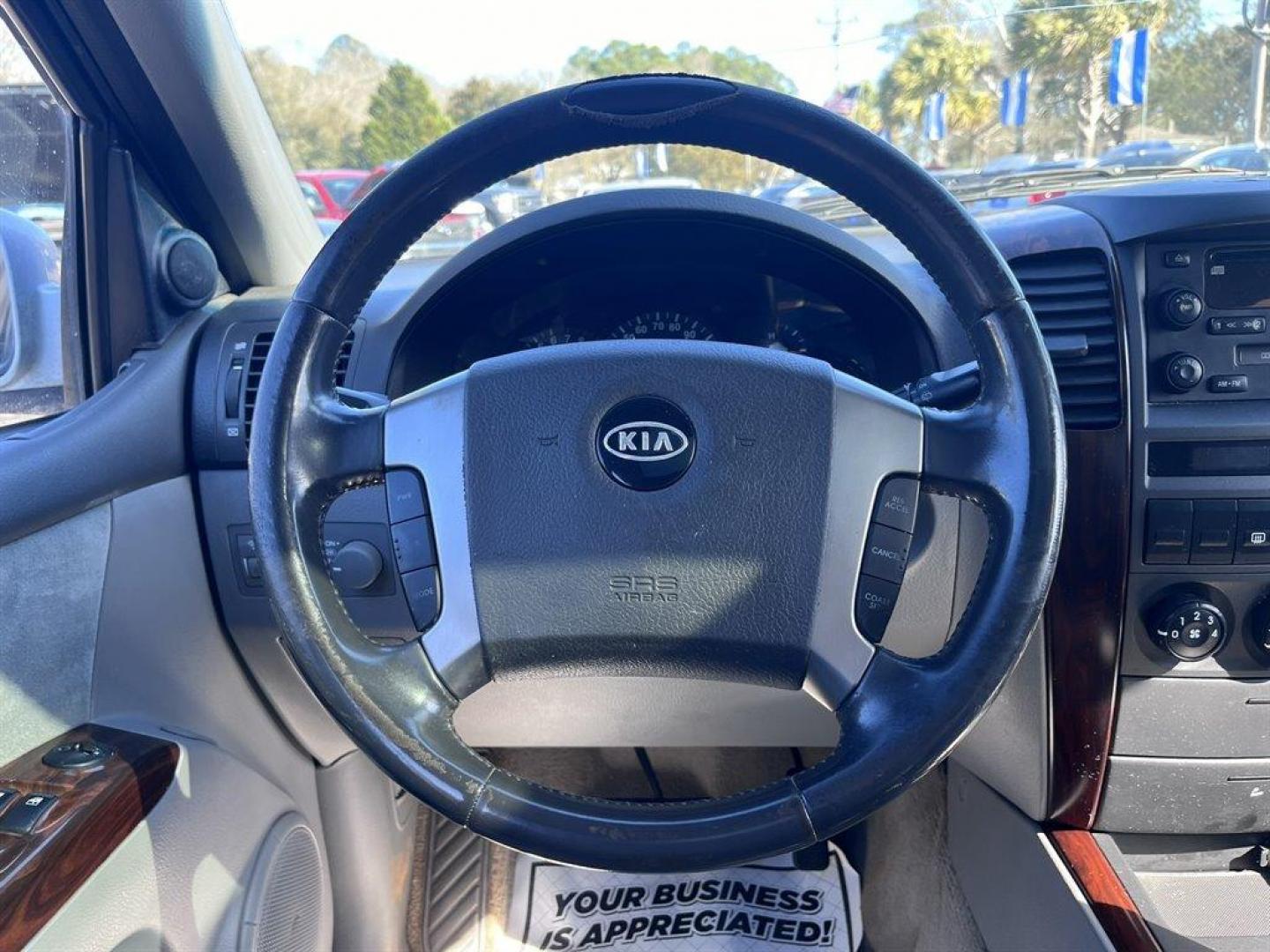 2006 Silver /Grey Kia Sorento (KNDJD733465) with an 3.5l V6 EFI 3.5l engine, Auto transmission, located at 745 East Steele Rd., West Columbia, SC, 29170, (803) 755-9148, 33.927212, -81.148483 - Special Internet Price! 2006 Kia Sorento - Photo#5