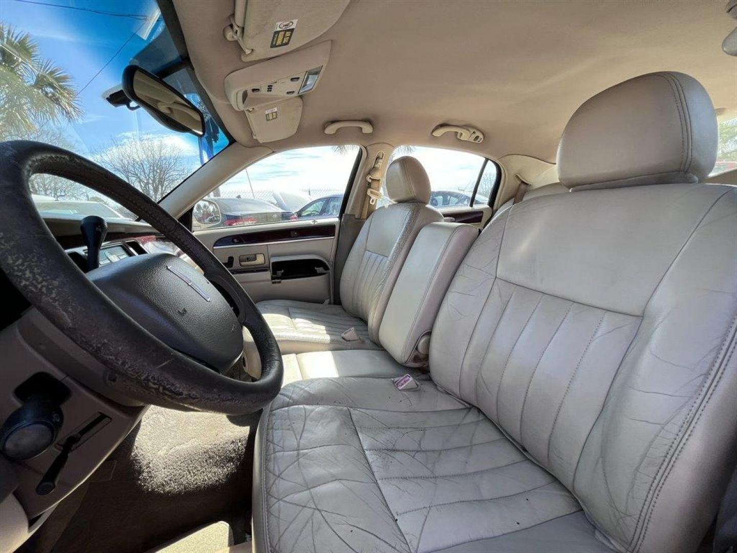 2005 Gold /Tan Lincoln Town CAR (1LNHM81W85Y) with an 4.6l V8 EFI Sohc 4.6l engine, Automatic transmission, located at 745 East Steele Rd., West Columbia, SC, 29170, (803) 755-9148, 33.927212, -81.148483 - Special Internet Price! 2005 Lincoln Town Car with AM/FM radio, Dual zone electronic climate control, Cruise control, Remote keyless entry, Powered windows, Powered door locks, Plus more! - Photo#15