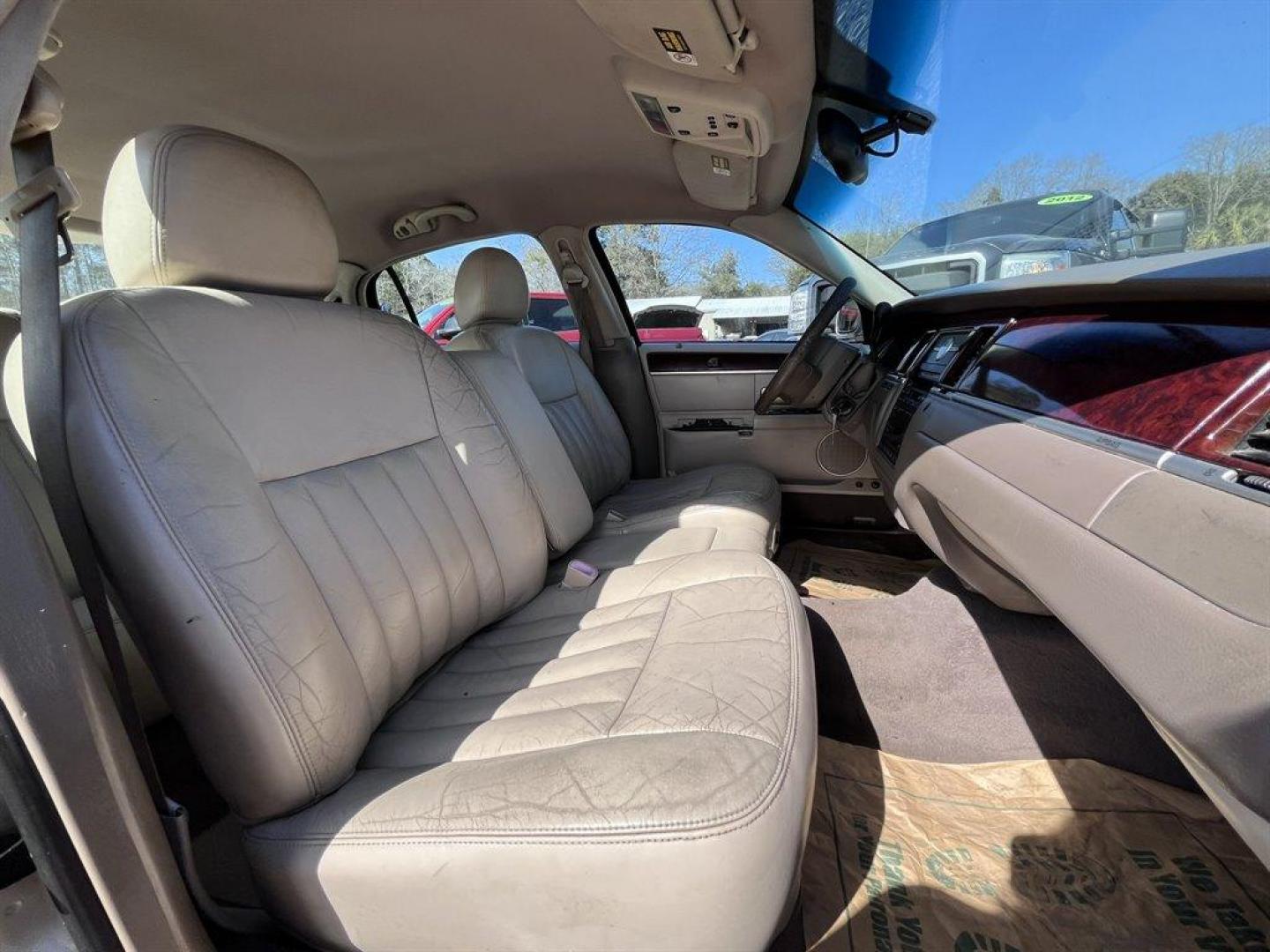 2005 Gold /Tan Lincoln Town CAR (1LNHM81W85Y) with an 4.6l V8 EFI Sohc 4.6l engine, Automatic transmission, located at 745 East Steele Rd., West Columbia, SC, 29170, (803) 755-9148, 33.927212, -81.148483 - Special Internet Price! 2005 Lincoln Town Car with AM/FM radio, Dual zone electronic climate control, Cruise control, Remote keyless entry, Powered windows, Powered door locks, Plus more! - Photo#21