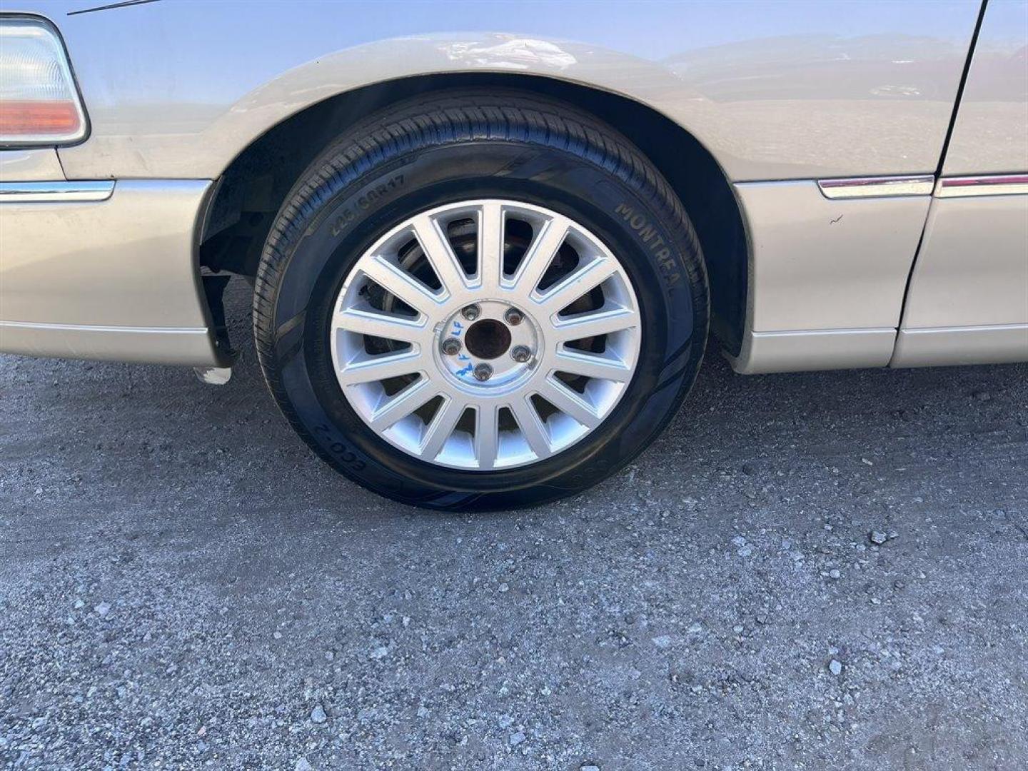 2005 Gold /Tan Lincoln Town CAR (1LNHM81W85Y) with an 4.6l V8 EFI Sohc 4.6l engine, Automatic transmission, located at 745 East Steele Rd., West Columbia, SC, 29170, (803) 755-9148, 33.927212, -81.148483 - Special Internet Price! 2005 Lincoln Town Car with AM/FM radio, Dual zone electronic climate control, Cruise control, Remote keyless entry, Powered windows, Powered door locks, Plus more! - Photo#28